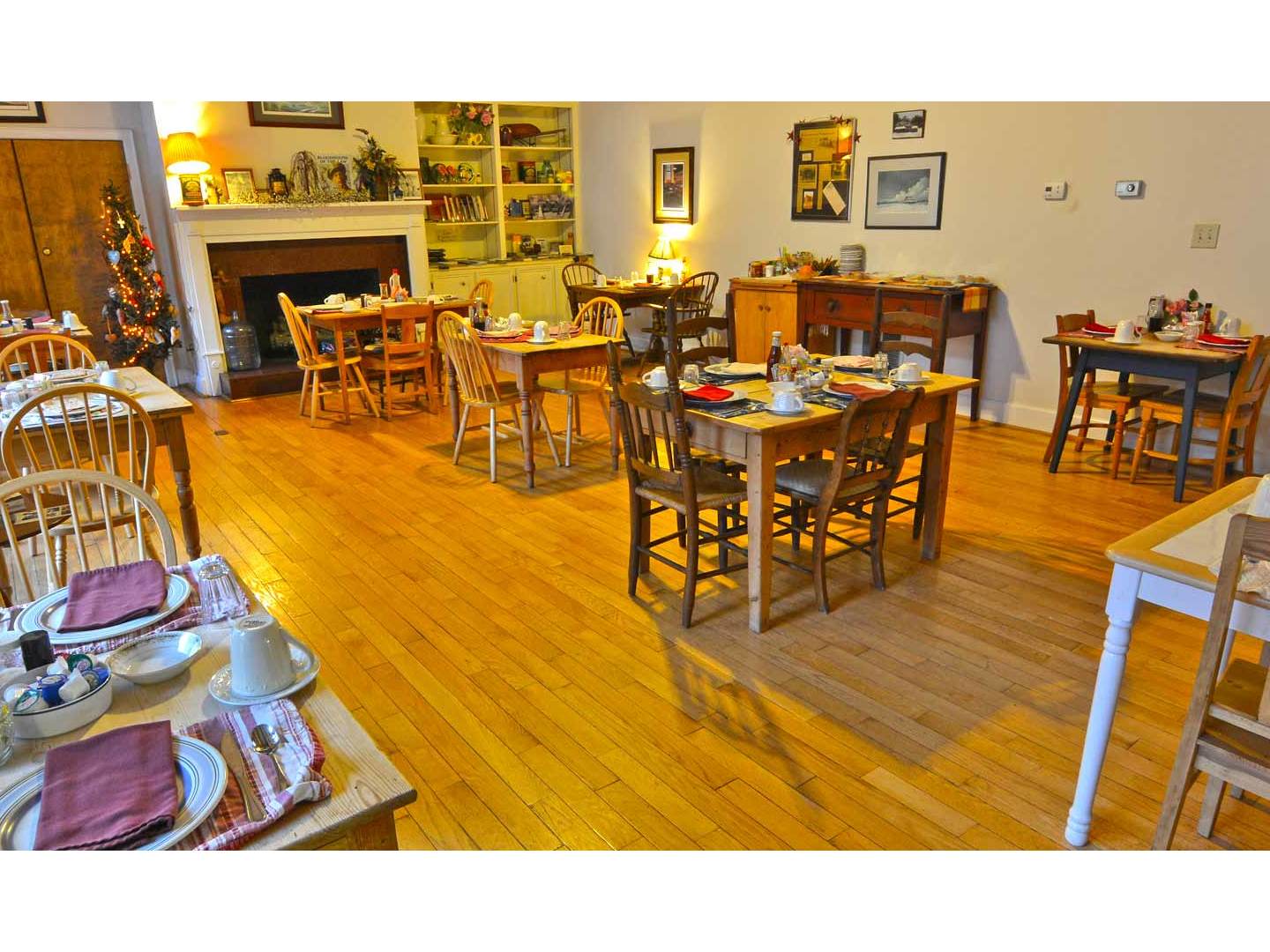 Pilot Knob Inn, Pilot Mountain, North Carolina Bed and Breakfasts Inns