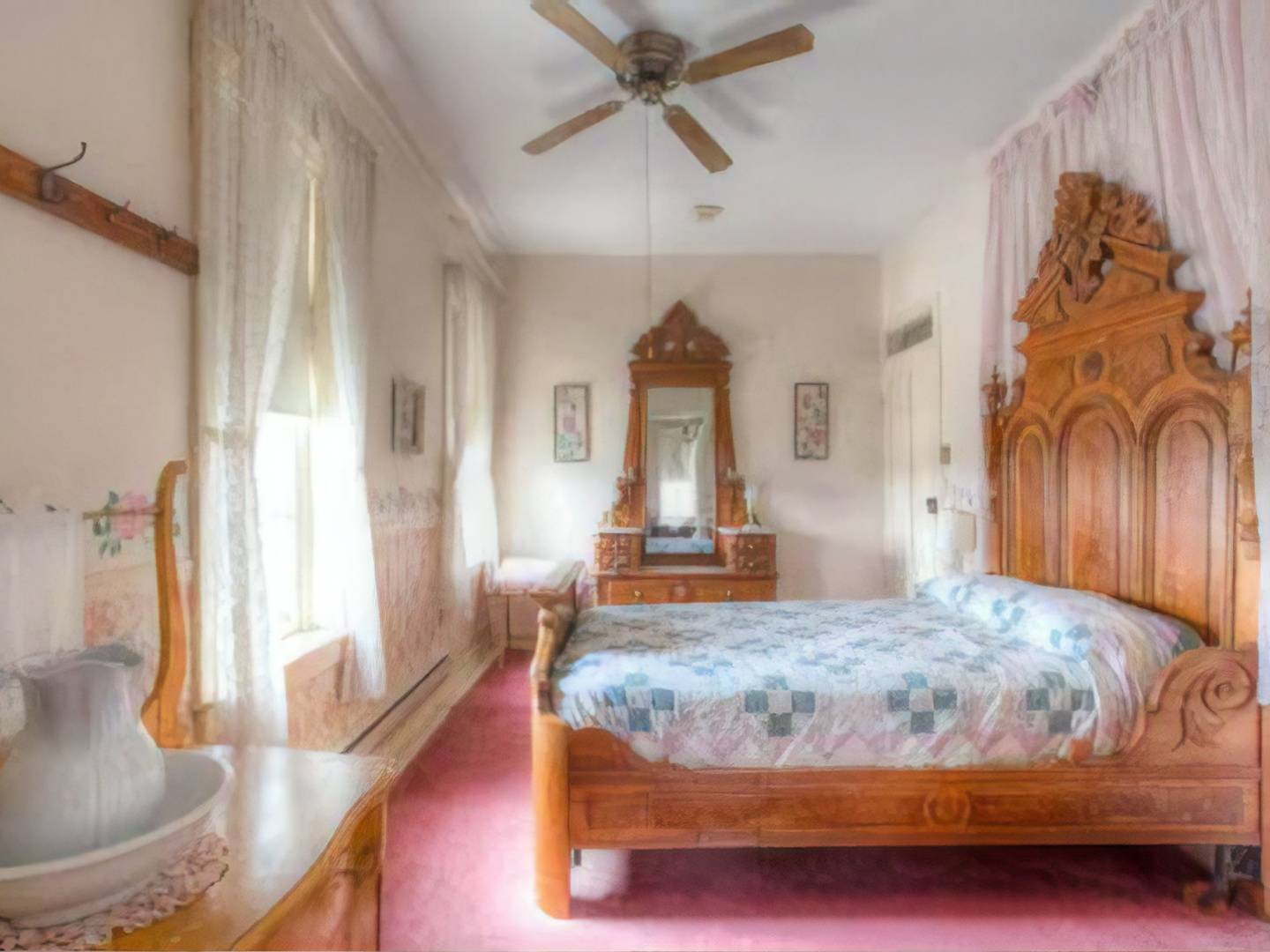 Keosauqua Iowa Bed and Breakfast Inn Mason House Inn & Caboose Cottage