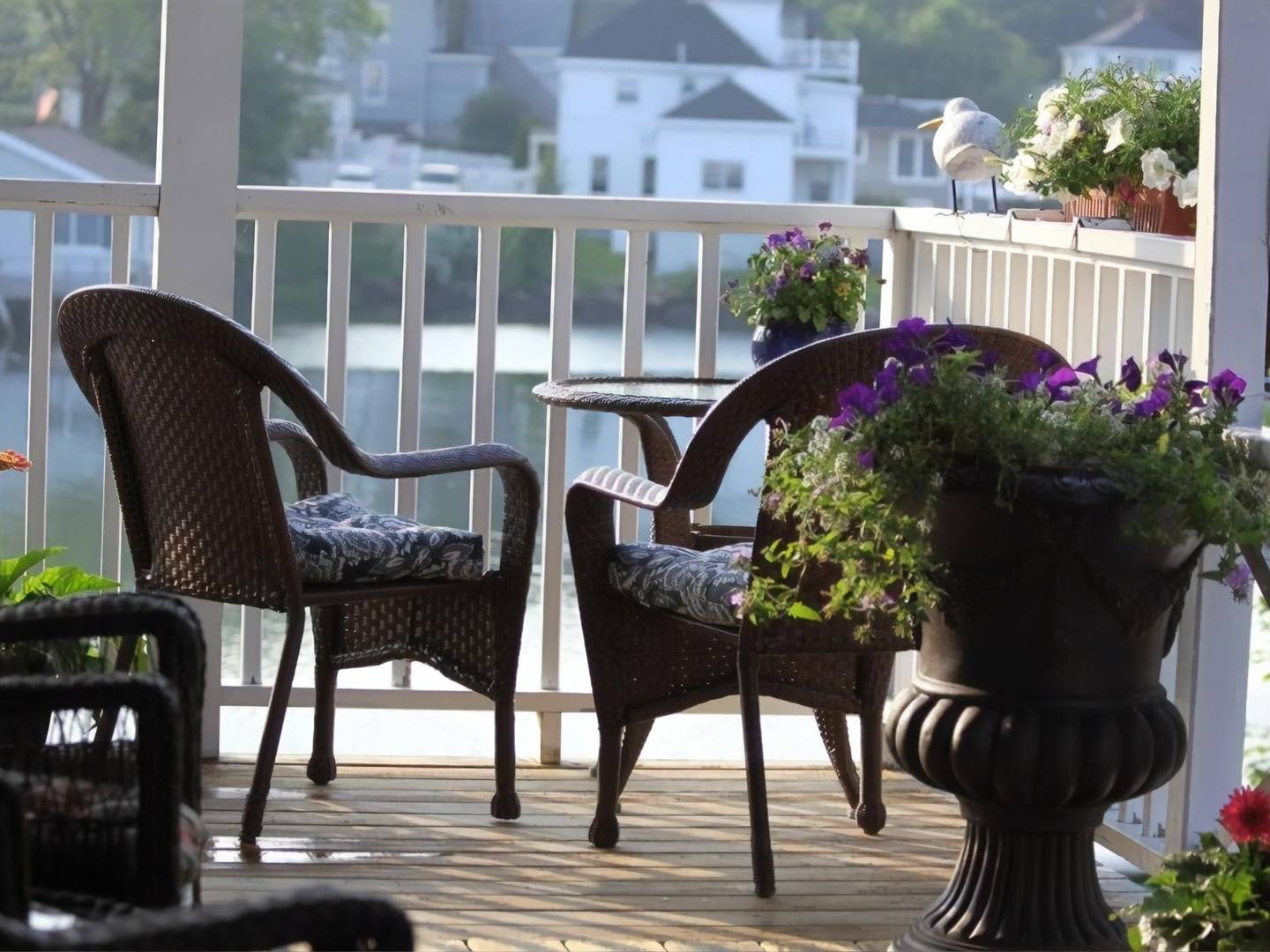 Harbour Towne Inn On The Waterfront, Boothbay Harbor, Maine Bed and