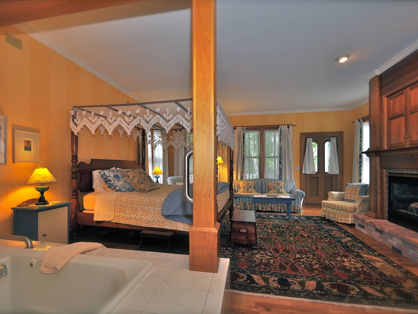 White Lace Inn, Sturgeon Bay, Wisconsin Bed and Breakfasts Inns