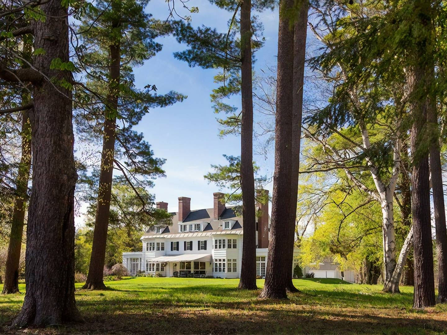 Four Chimneys Inn, Bennington, Vermont Bed And Breakfasts Inns