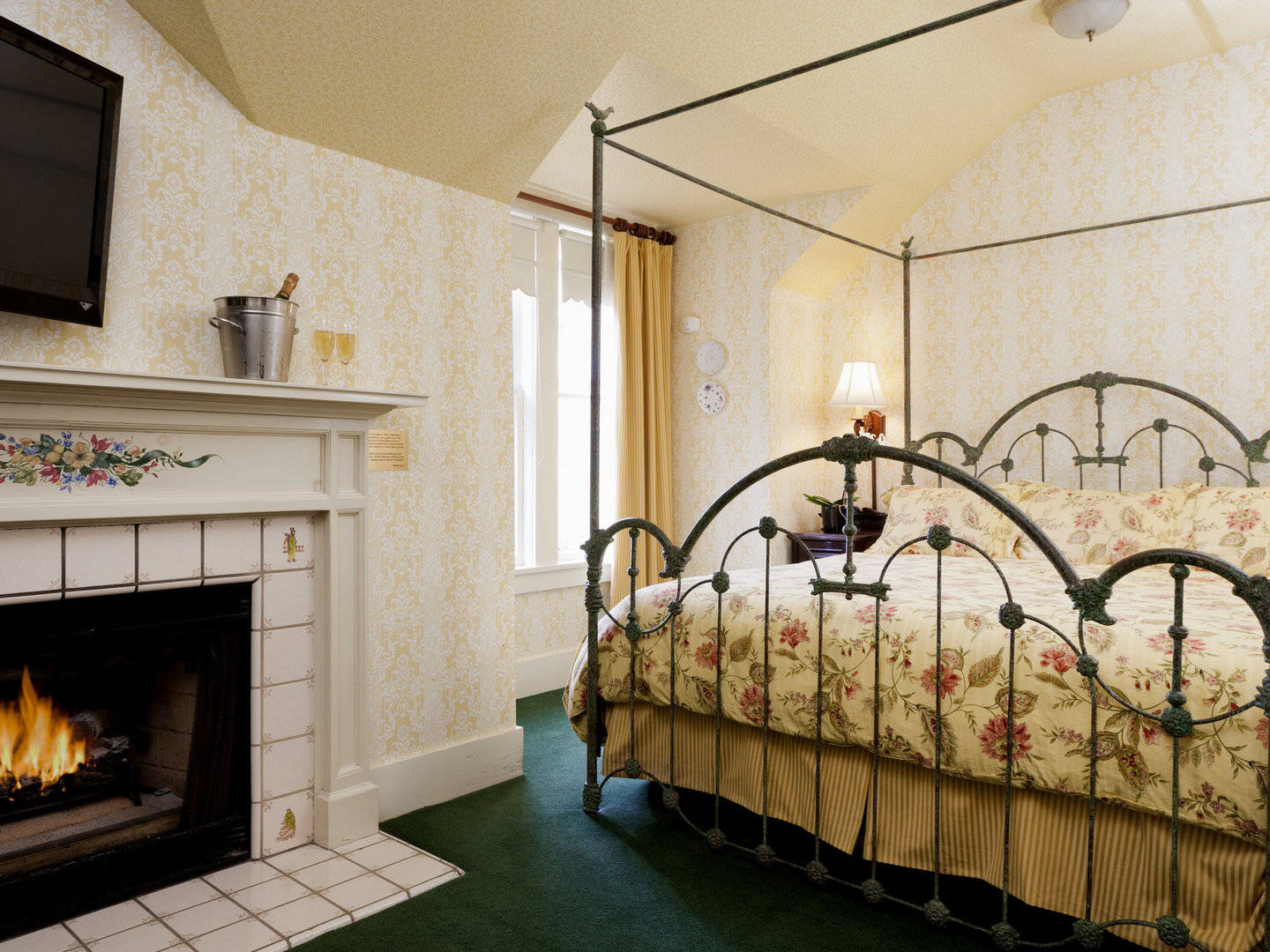 Gosby House Inn, A Four Sisters Inn, Pacific Grove, California Bed And ...