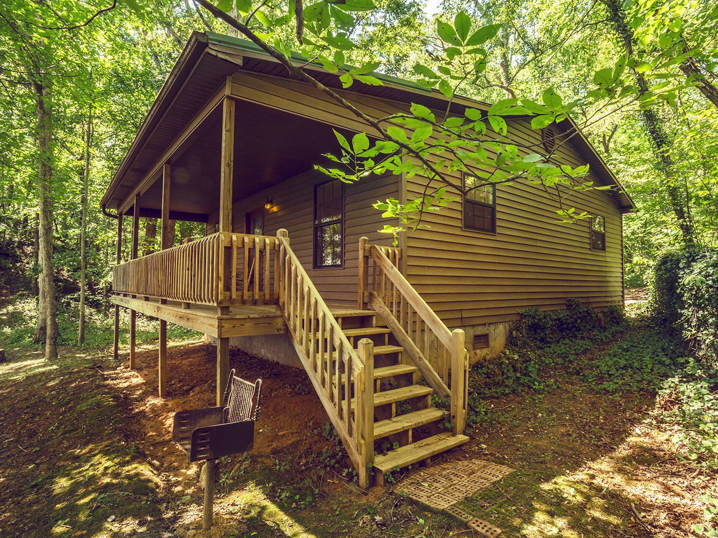 Nolichuckey Bluffs Bed & Breakfast Cabins, Greeneville, Tennessee Bed ...