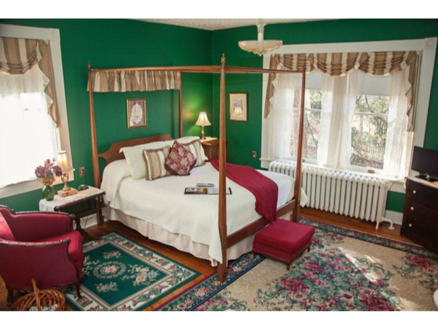 The Carriage Inn Bed And Breakfast, Charles Town, West Virginia Bed And ...