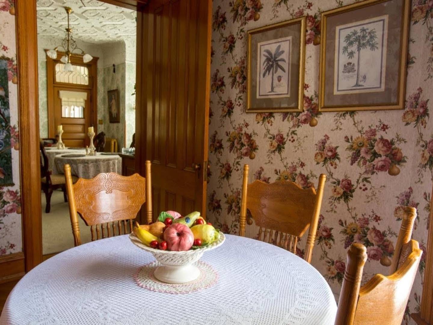 Queen Anne Bed And Breakfast , Nevada, Iowa Bed And Breakfasts Inns