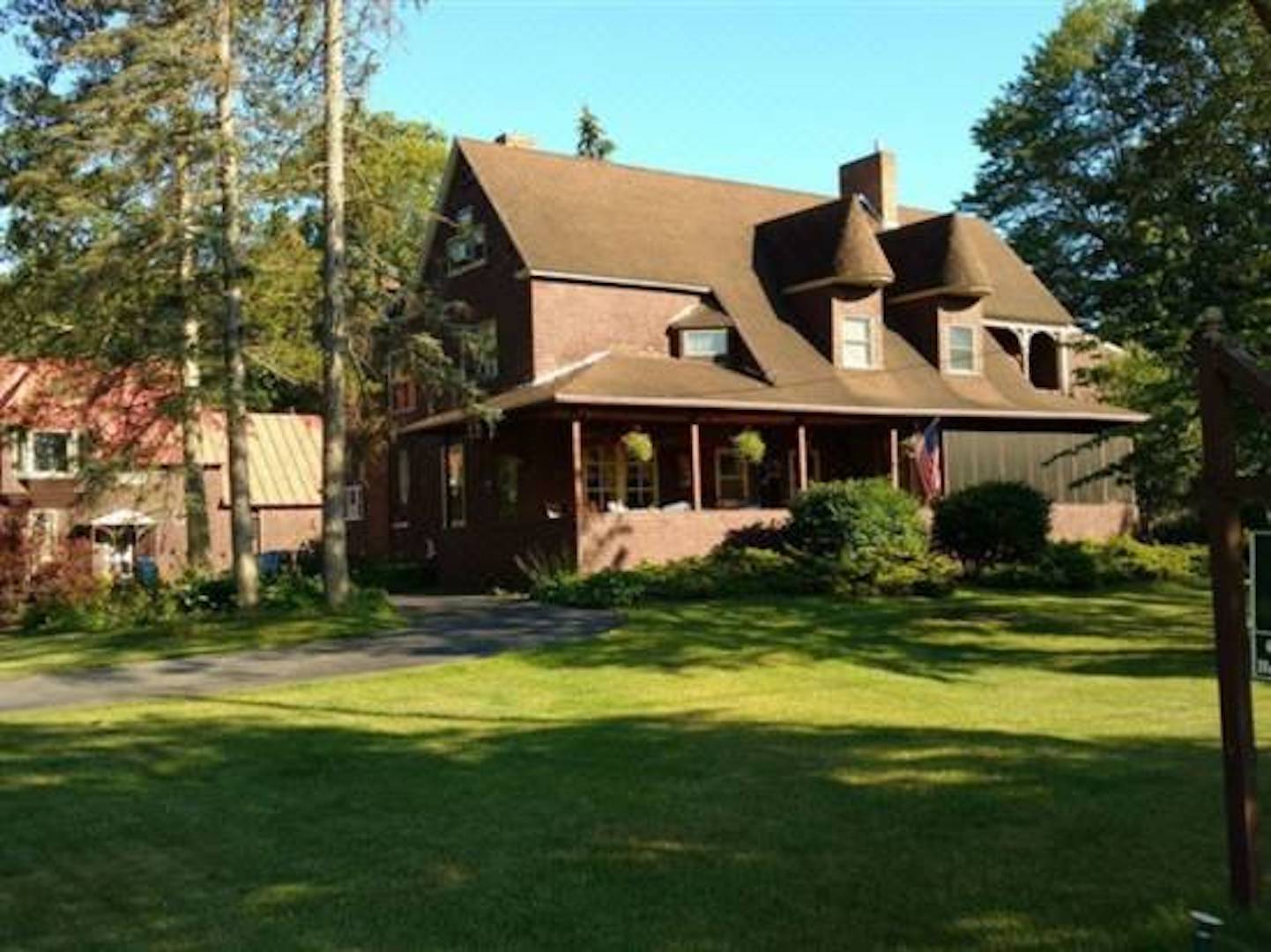 Geyser Lodge, Saratoga Springs, New York Bed and Breakfasts Inns
