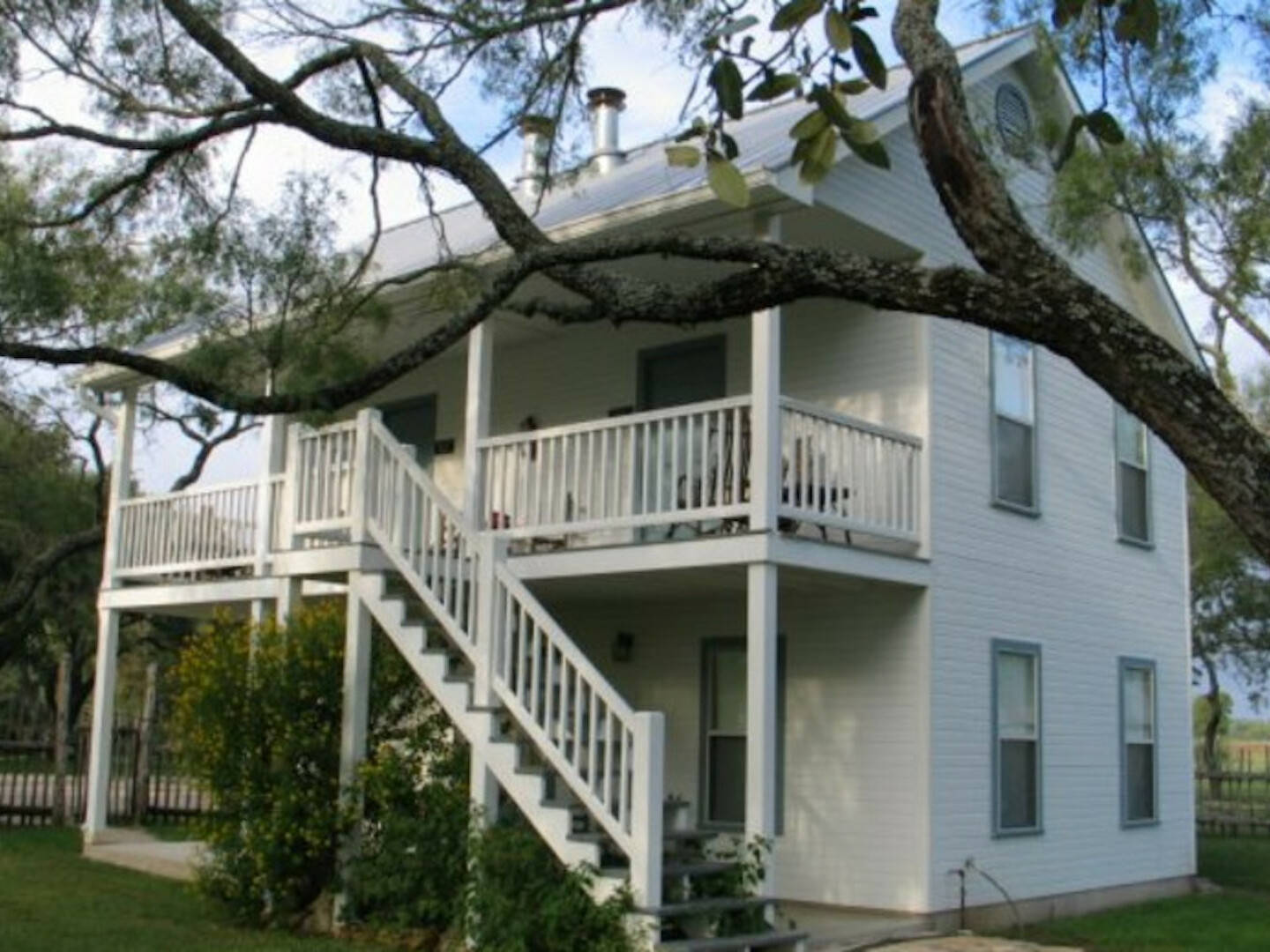 FULL MOON INN, Fredericksburg, Texas Bed and Breakfasts Inns