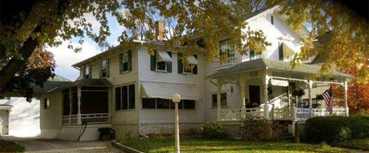 Carriage House Bed & Breakfast, Winona, Minnesota Bed And Breakfasts Inns