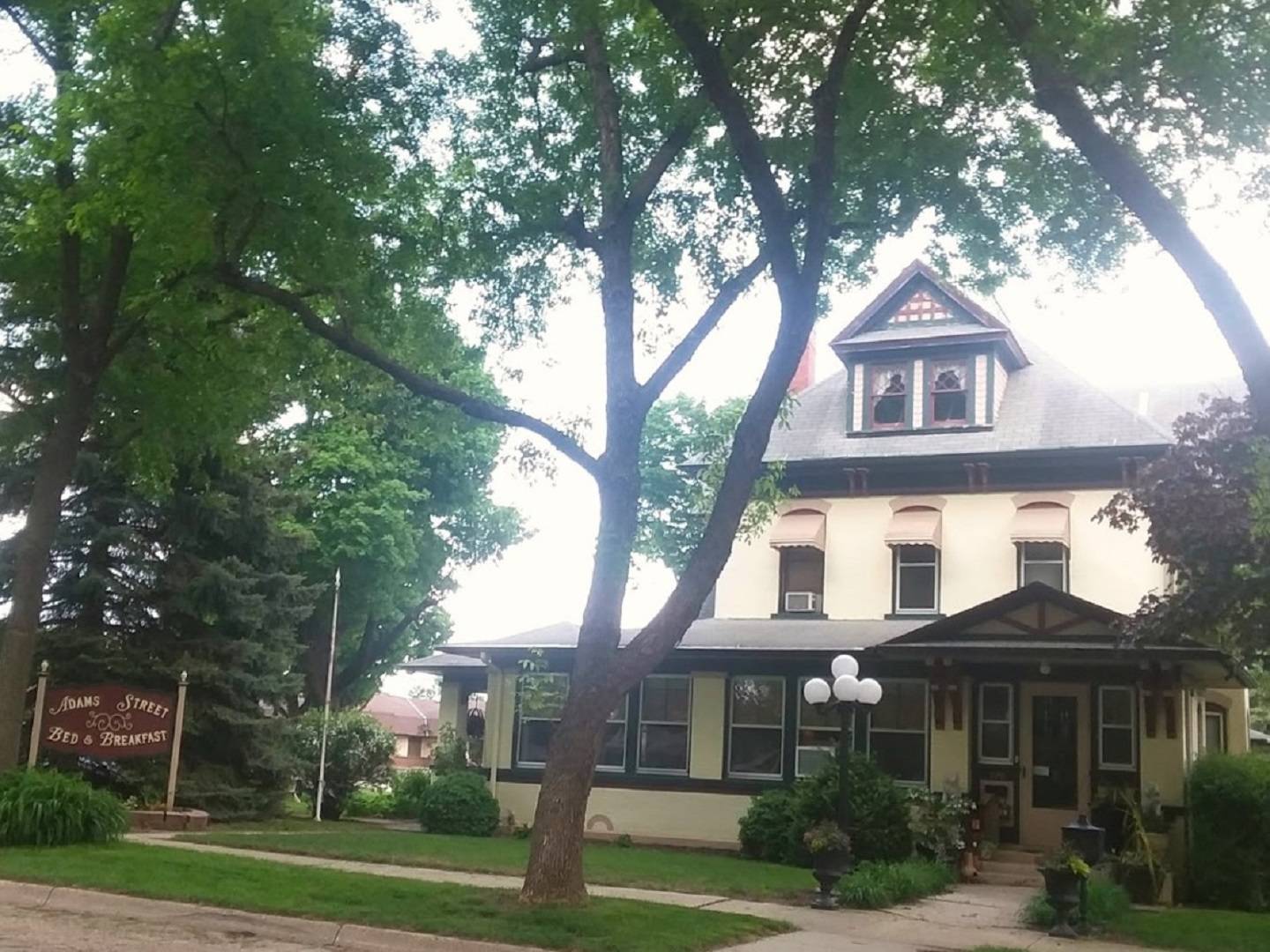 Adams Street Bed and Breakfast, Carroll, Iowa Bed and Breakfasts Inns