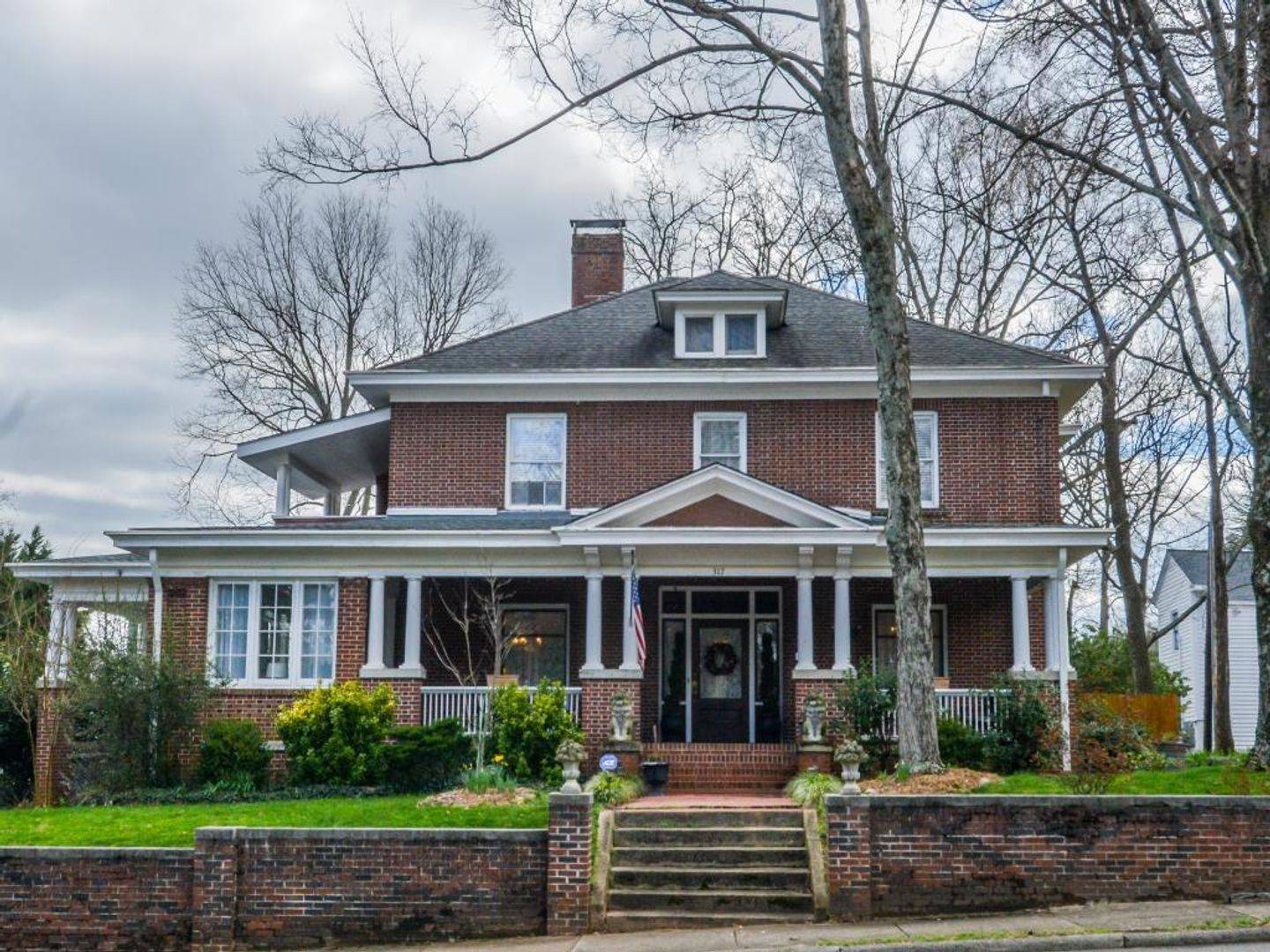 Clichy Inn, Statesville, North Carolina Bed And Breakfasts Inns