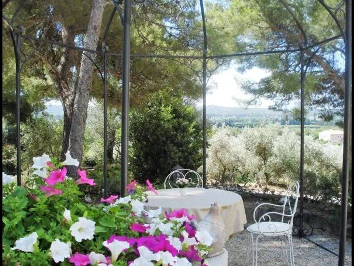 Mouriès Bed and Breakfast
