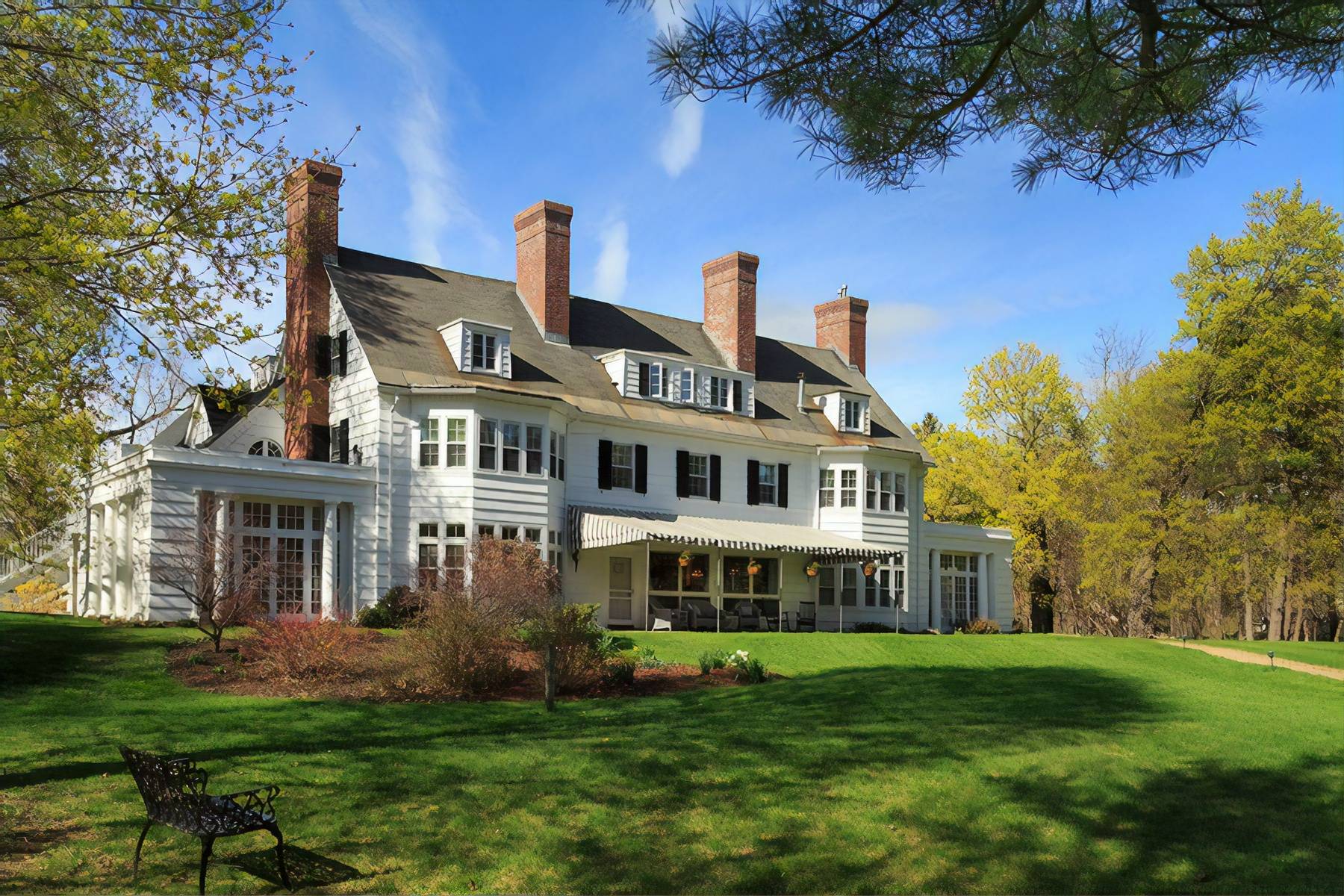 Four Chimneys Inn, Bennington, Vermont Bed And Breakfasts Inns