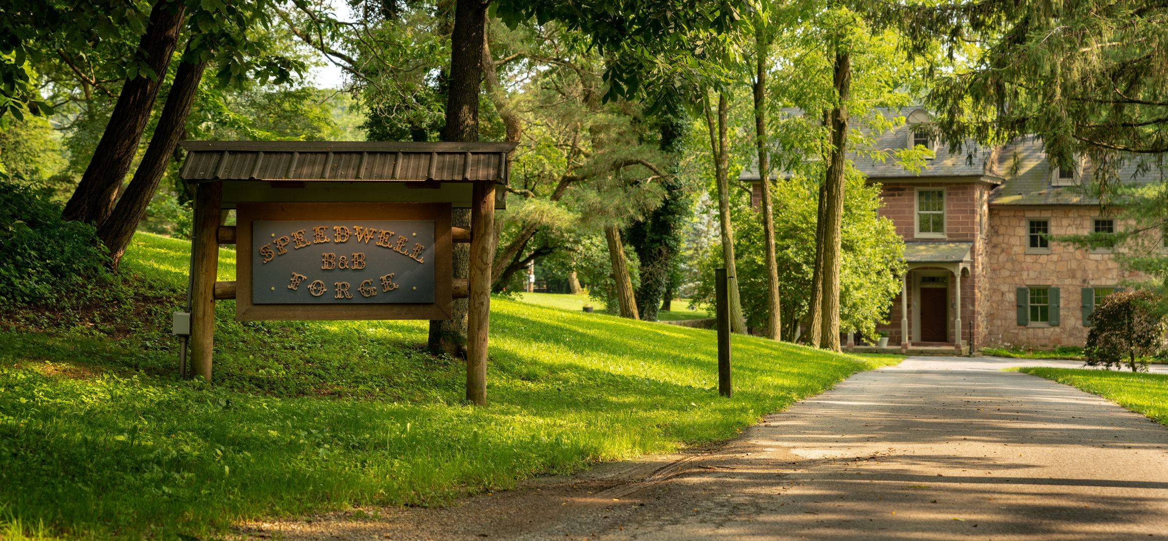 Speedwell B&B and Wolf Sanctuary of PA, Lititz, Pennsylvania Bed