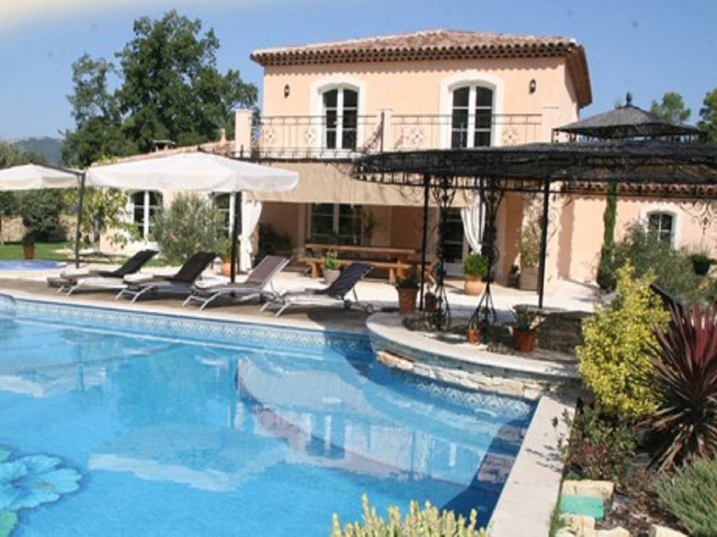 Besse-sur-Issole Bed and Breakfast