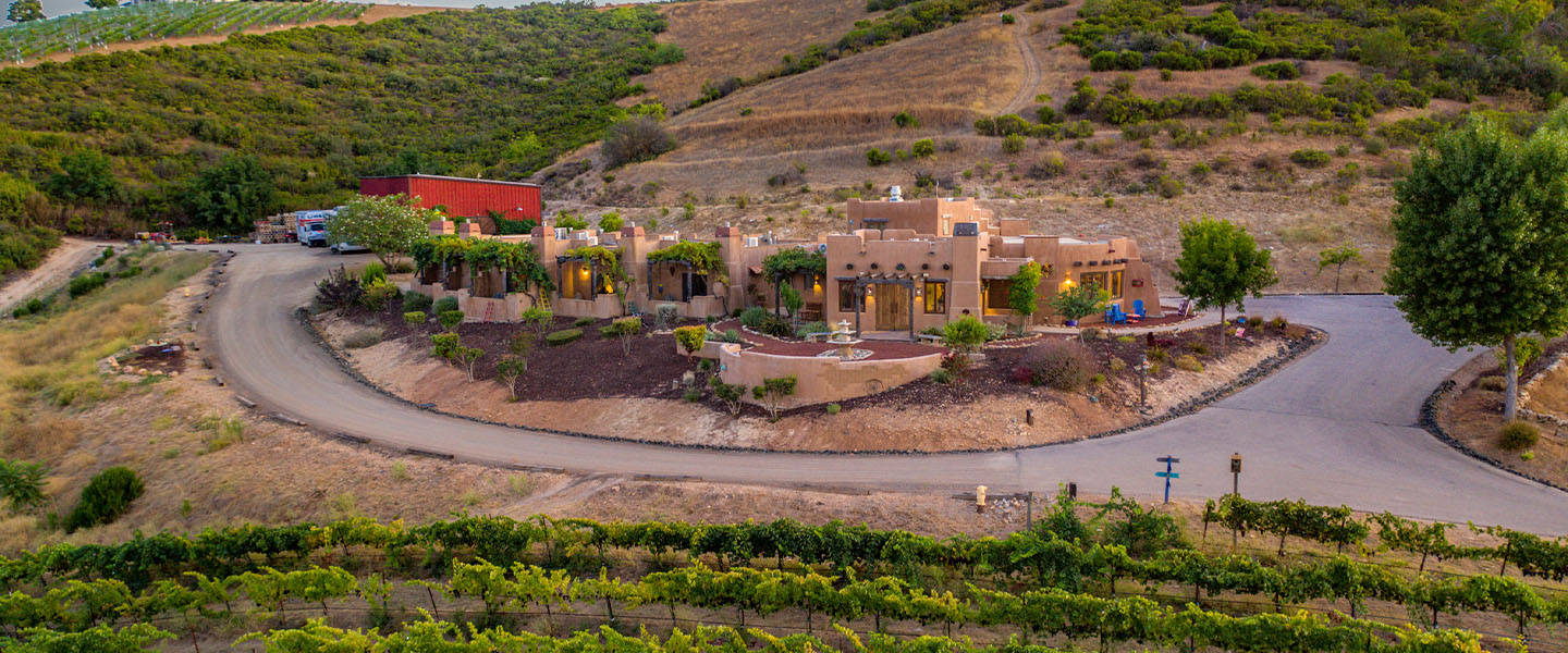 Wild Coyote BnB Estate Winery, Paso Robles, California Bed and