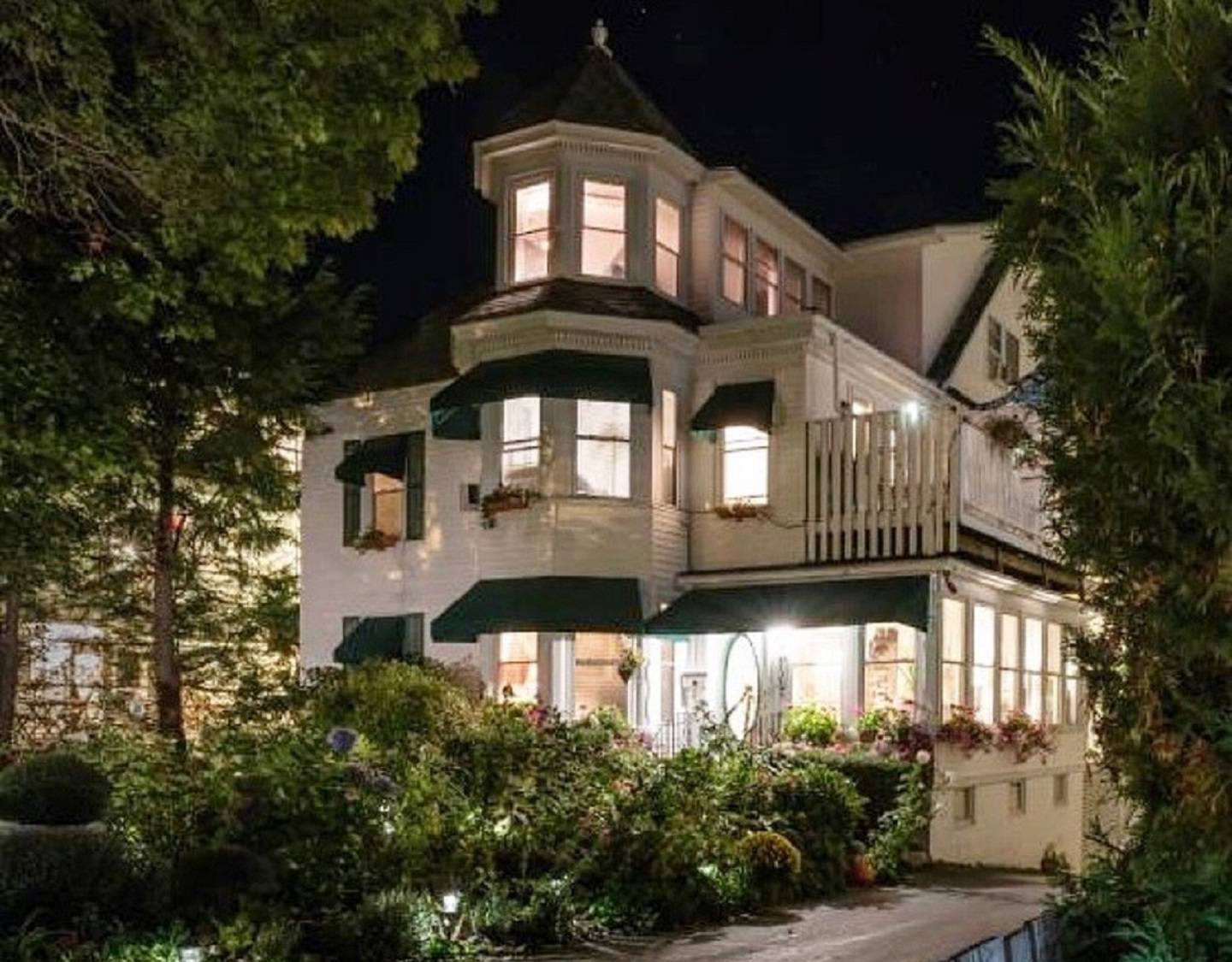 Harbour Towne Inn On The Waterfront, Boothbay Harbor, Maine Bed and