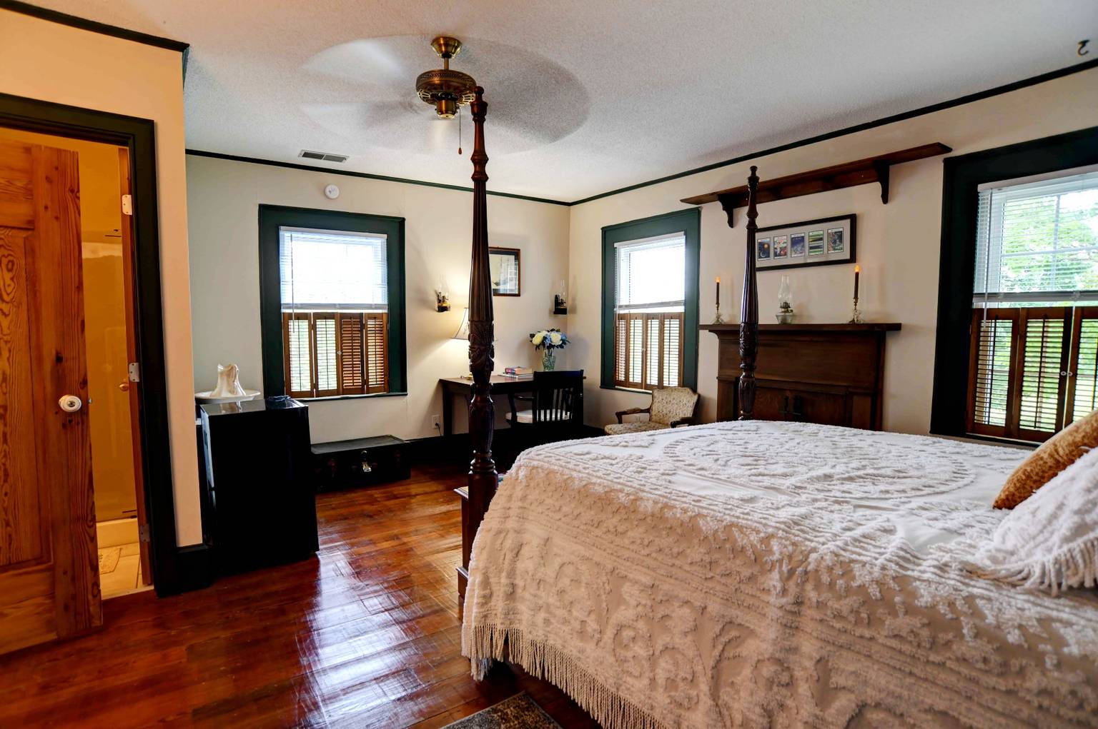 Sevierville Tennessee Bed and Breakfast Inn The Sidecar Inn Bed & Breakfast