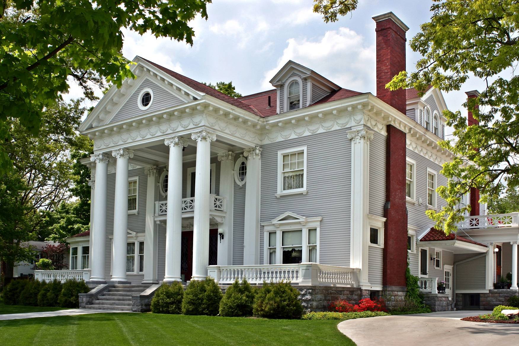 Antiquities' Wellington Inn Bed & Breakfast, Traverse City, Michigan ...