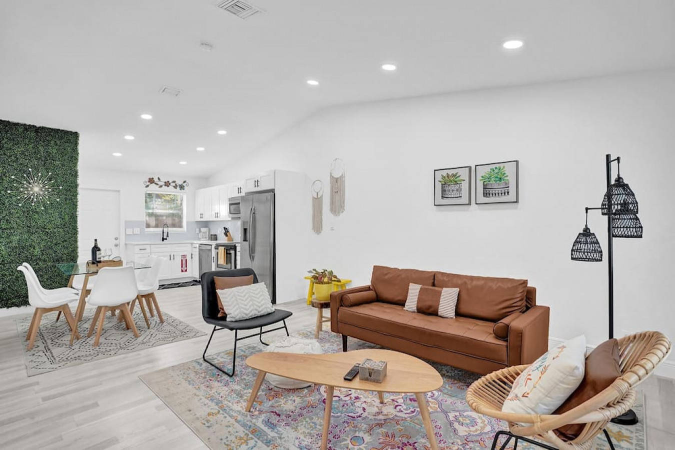 Close to Las Olas, The Beach, Wilton Manors Private Patio Renovated BOHO Design, Fort