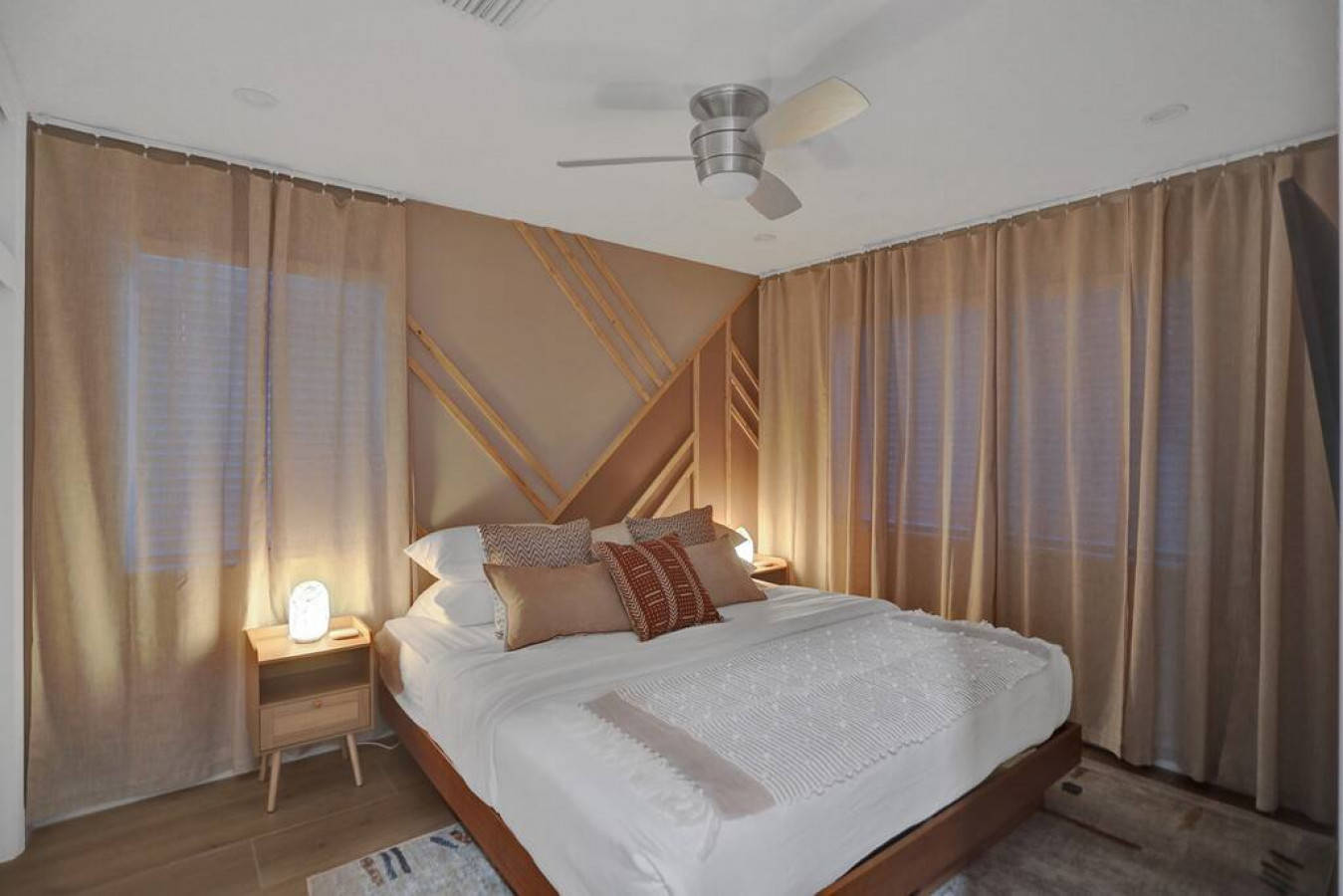 Walk to Wilton Dr Waterfront Home. Kayaks & BBQ, Wilton Manors, Florida Bed and Breakfasts Inns