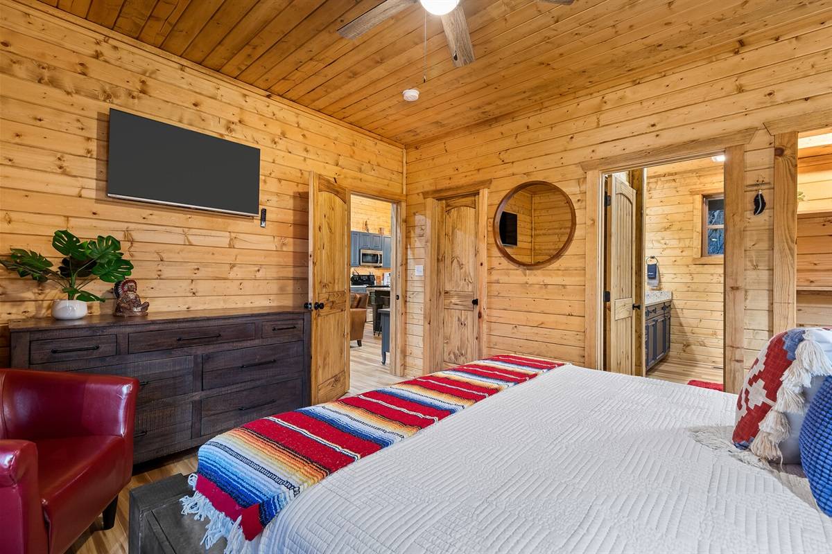 Saloli 55 Smoky Mountain Cabin, Sevierville, TN Bed and Breakfasts Inns