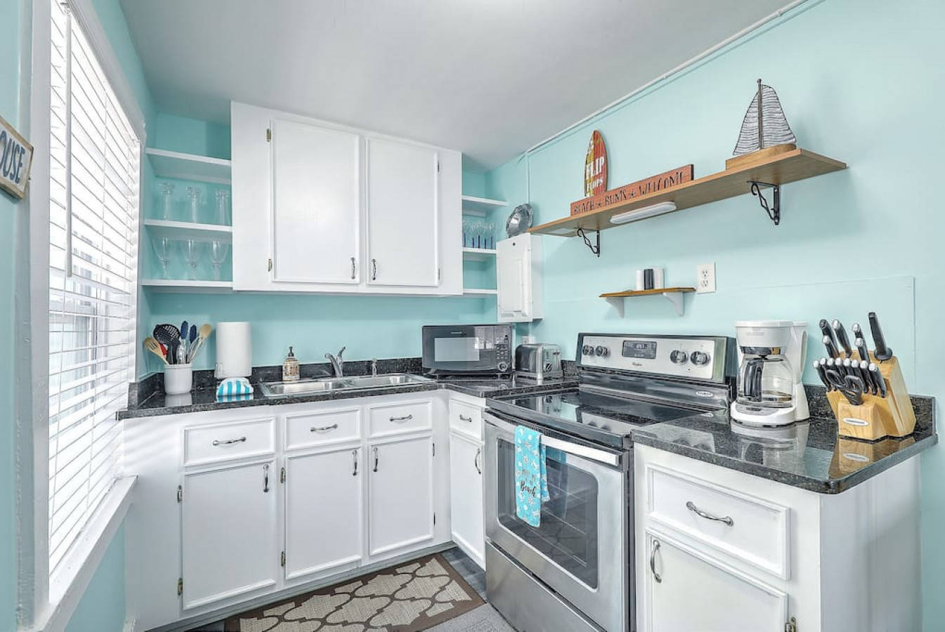 “Captain's Quarters” at Pirates Perch!, Folly Beach, South Carolina Bed