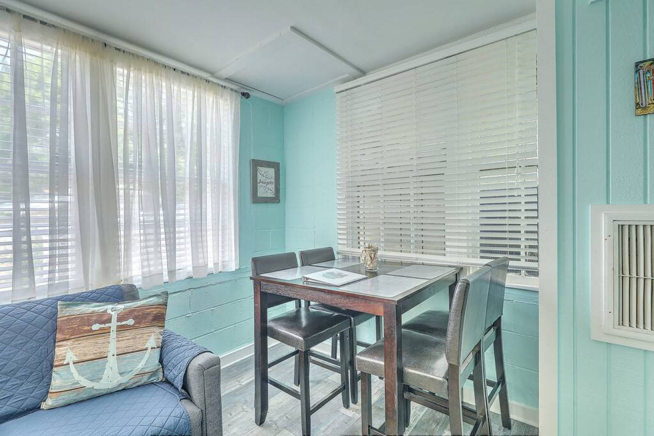 “Captain's Quarters” at Pirates Perch!, Folly Beach, South Carolina Bed