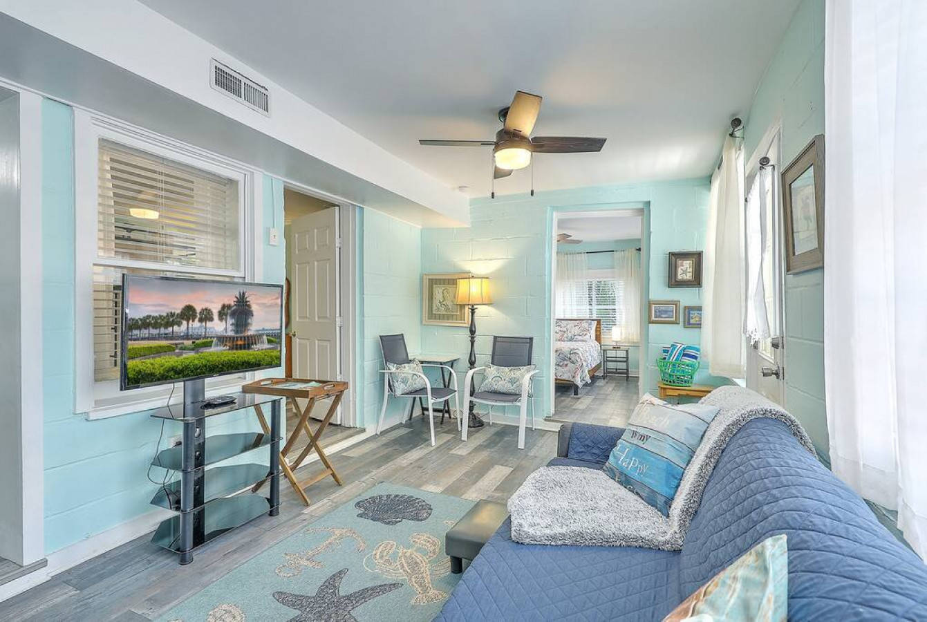 “Captain's Quarters” at Pirates Perch!, Folly Beach, South Carolina Bed