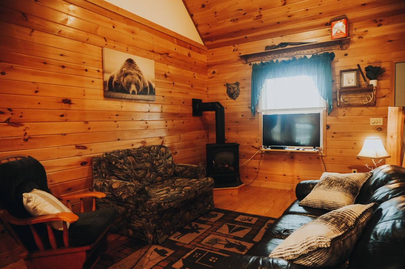 2450 Classic Log Cabin Home within Beaver Creek Resort, Gaylord