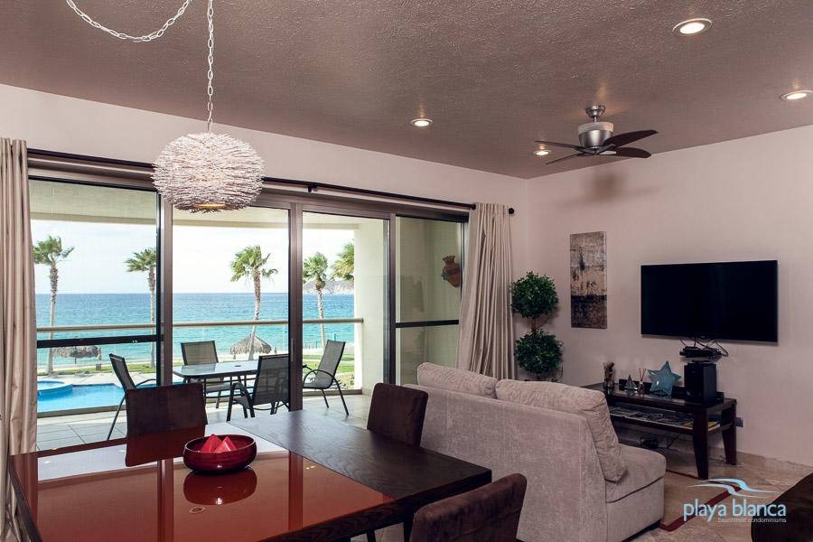 Beachfront Condo w resort activities and ocean access Playa Blanca