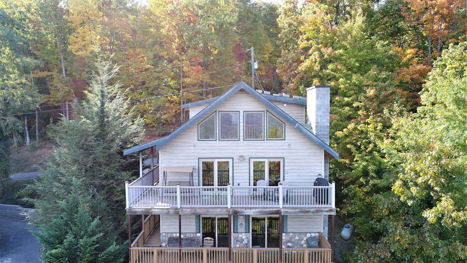 Bear Cave Perfect View of the Gatlinburg Space Needle feat Pool Table