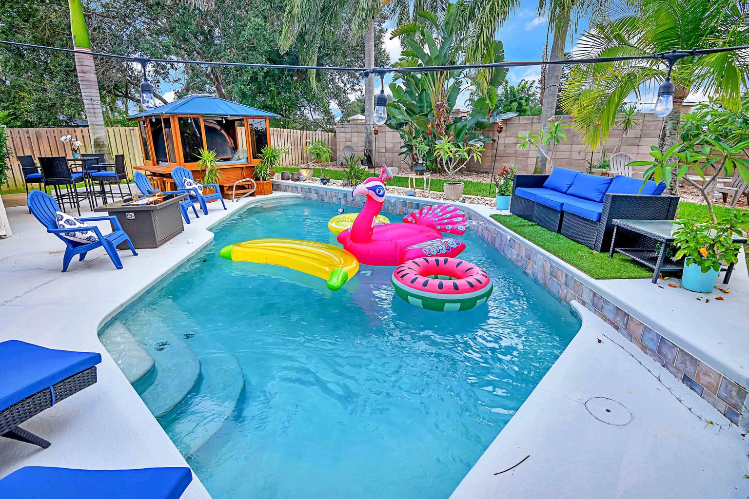 Urban Oasis With Hot Tub Heated Pool And Private Movie Theater Melbourne Florida Bed And 9156