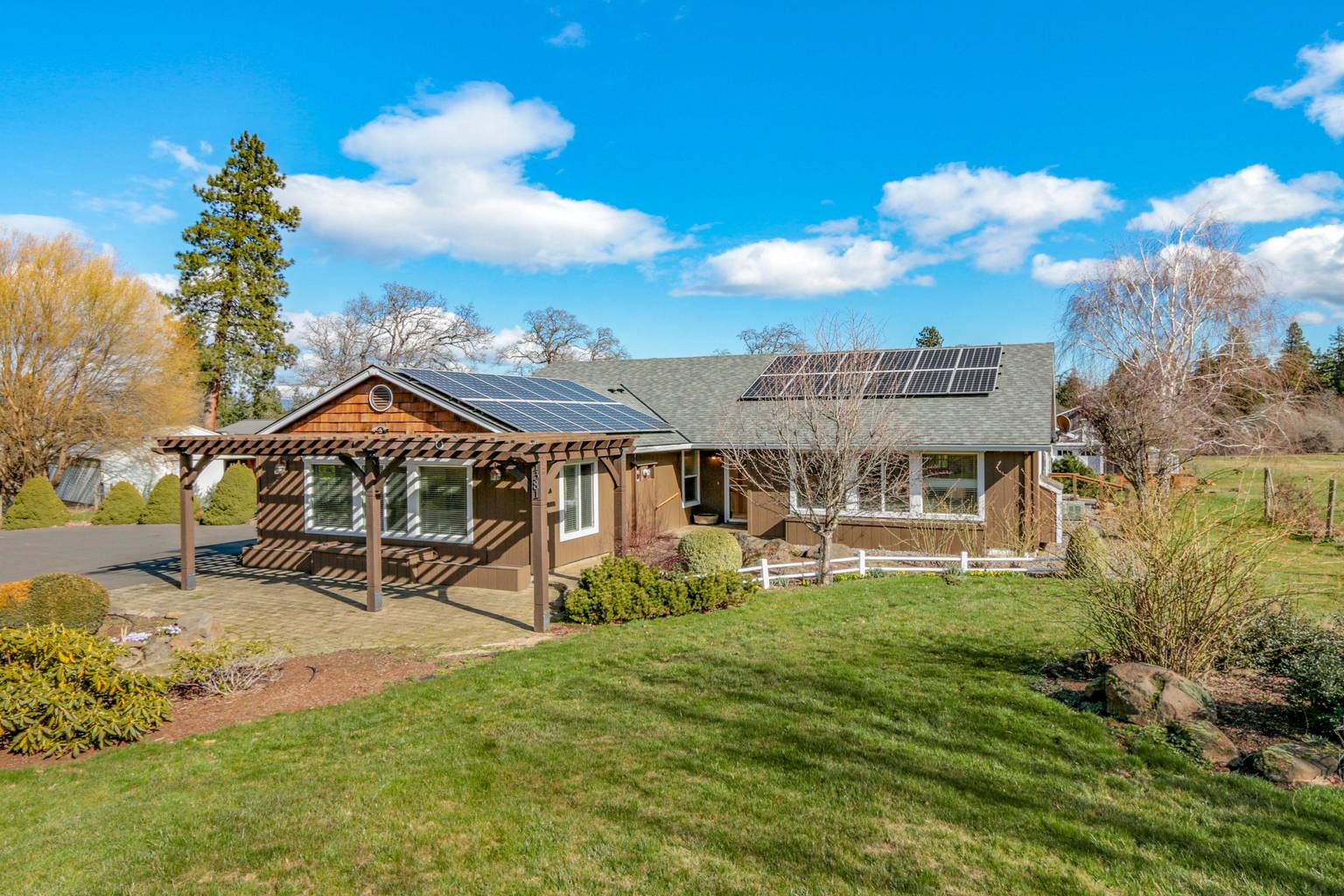 Quail On Sunset, Hood River, Oregon Bed and Breakfasts Inns
