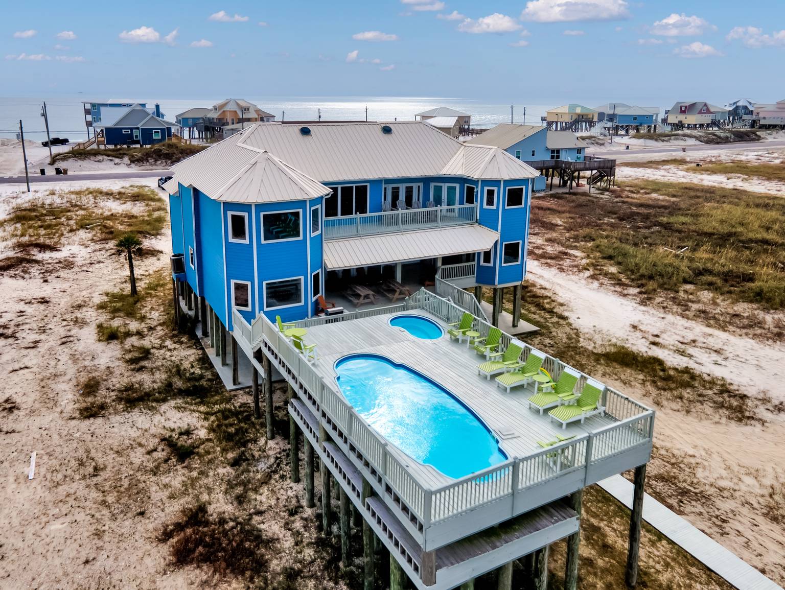 Tidal Wave Big and Bold Bayfront Beauty! Perfect for the whole family