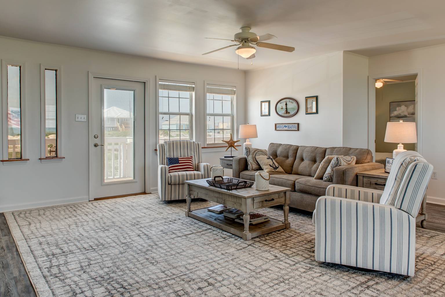 Saltaire PET FRIENDLY! Amazing wrap around porch steps from the bay and a short walk to the