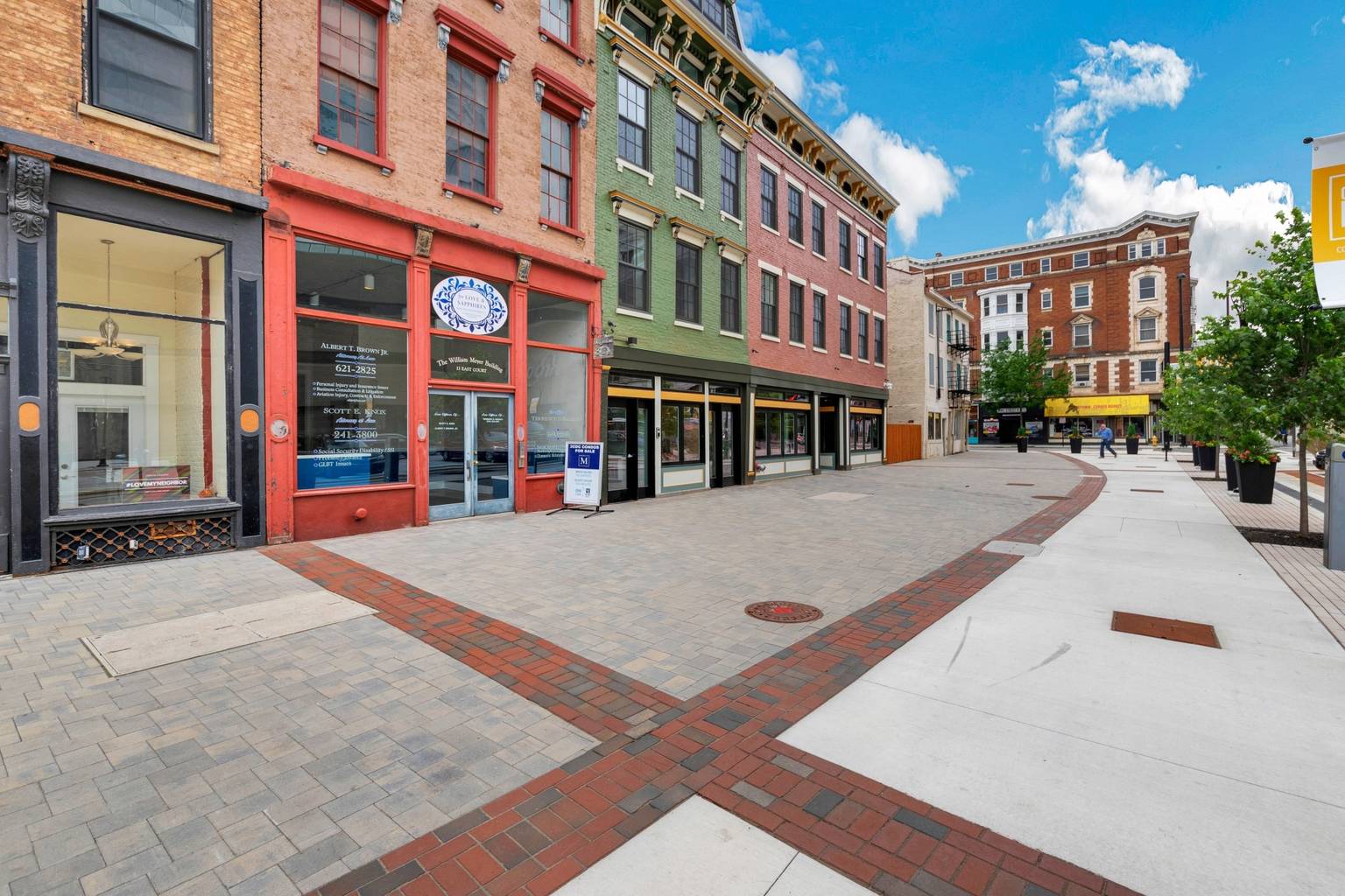 Cozy Queen Loft in Heart of Downtown Cincinnati, Cincinnati, Ohio Bed