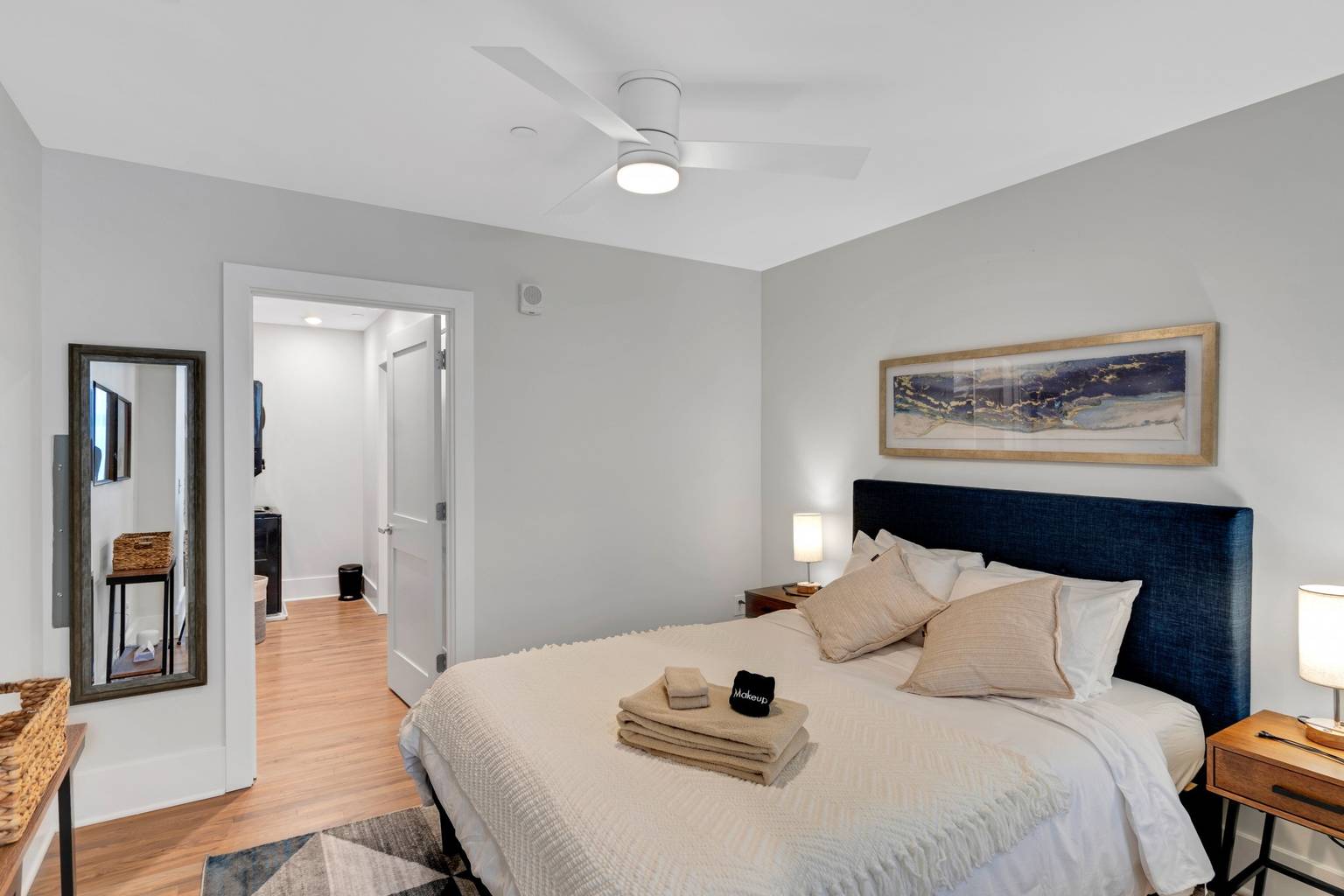 Cozy Queen Loft in Heart of Downtown Cincinnati, Cincinnati, Ohio Bed and Breakfasts Inns