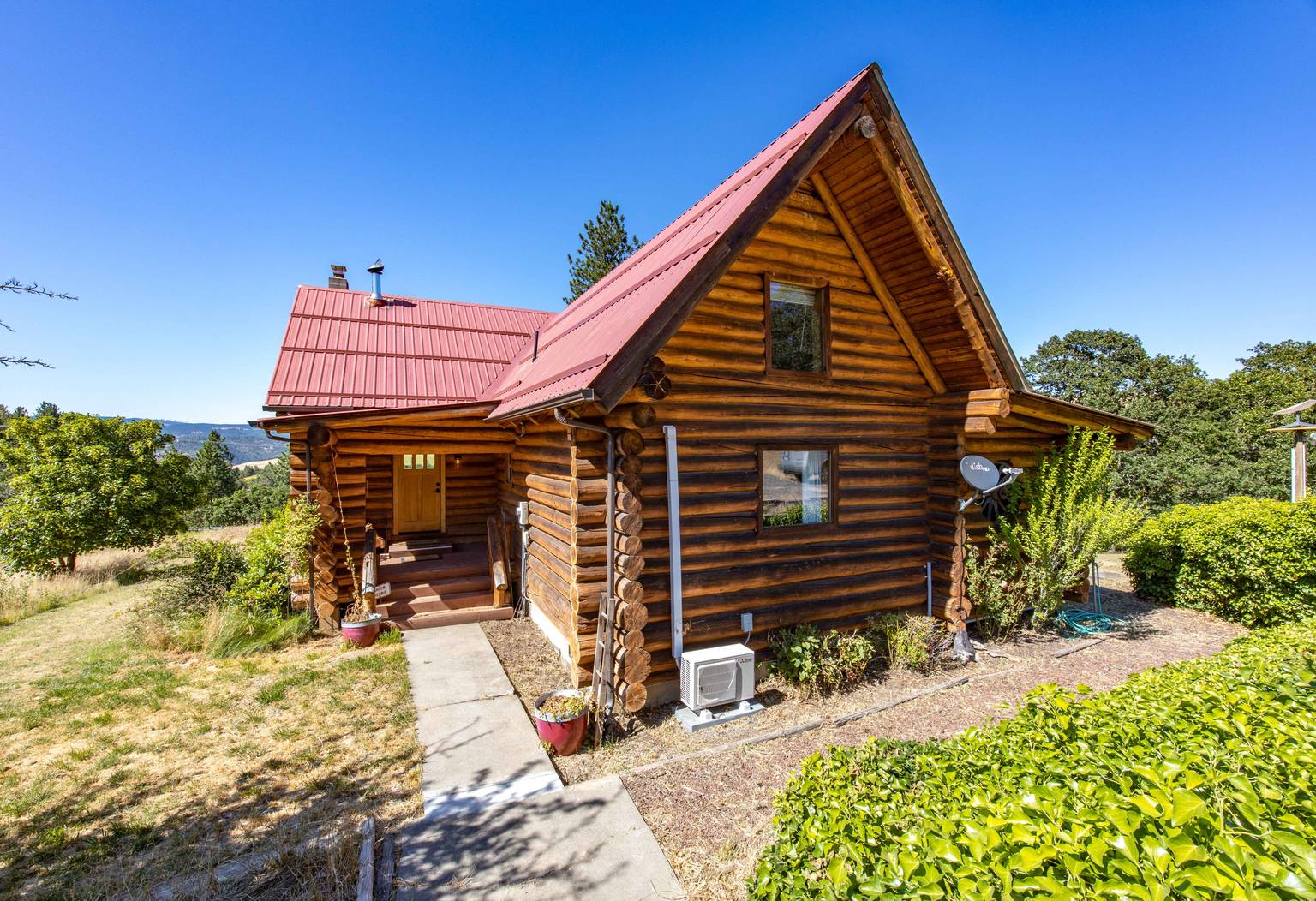Rowland Log Cabin, Lyle, Washington Bed and Breakfasts Inns