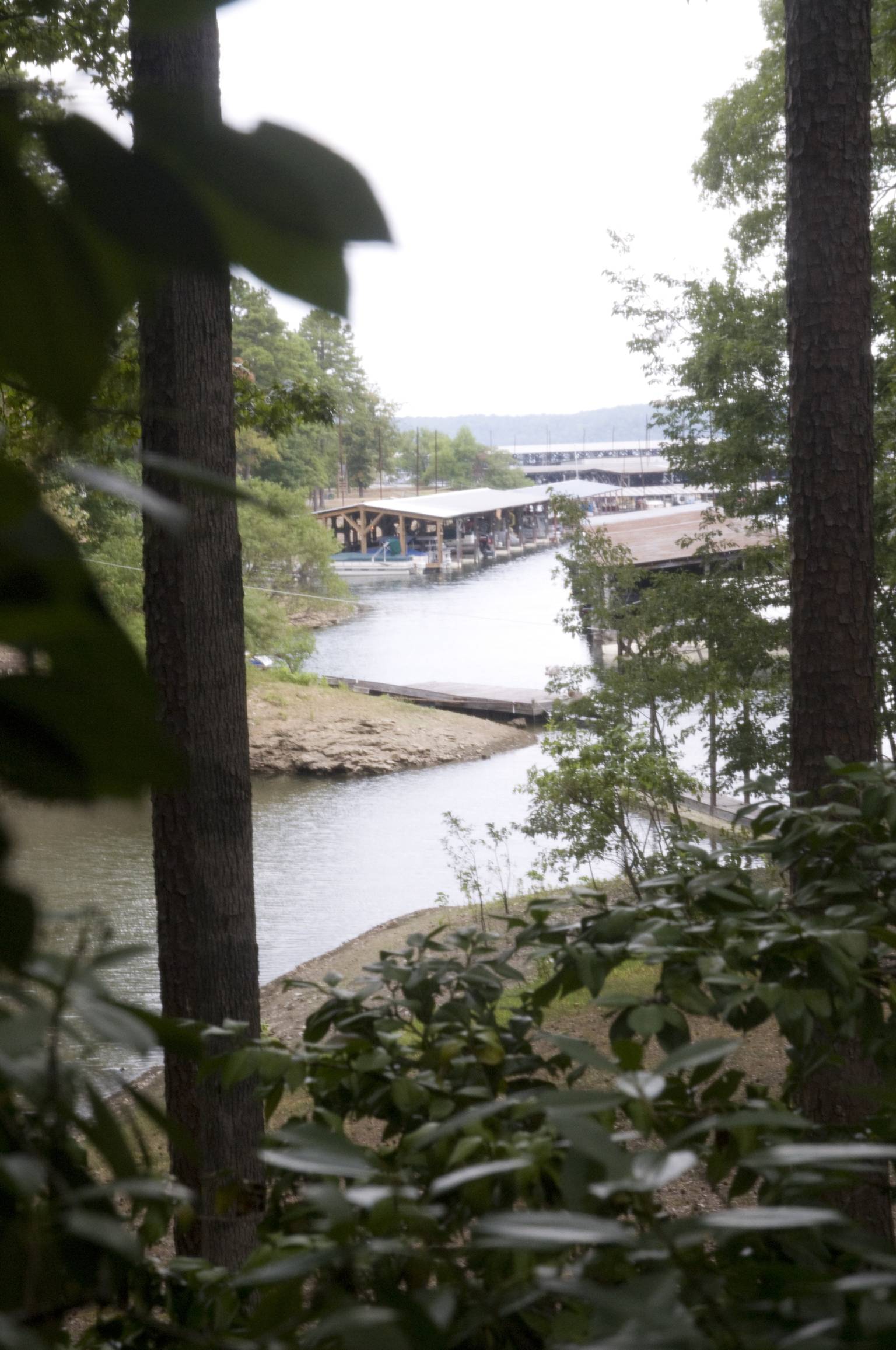 Lake side three bedroom, two bath house on Lake Ouachita with private hot tub., Mount Ida