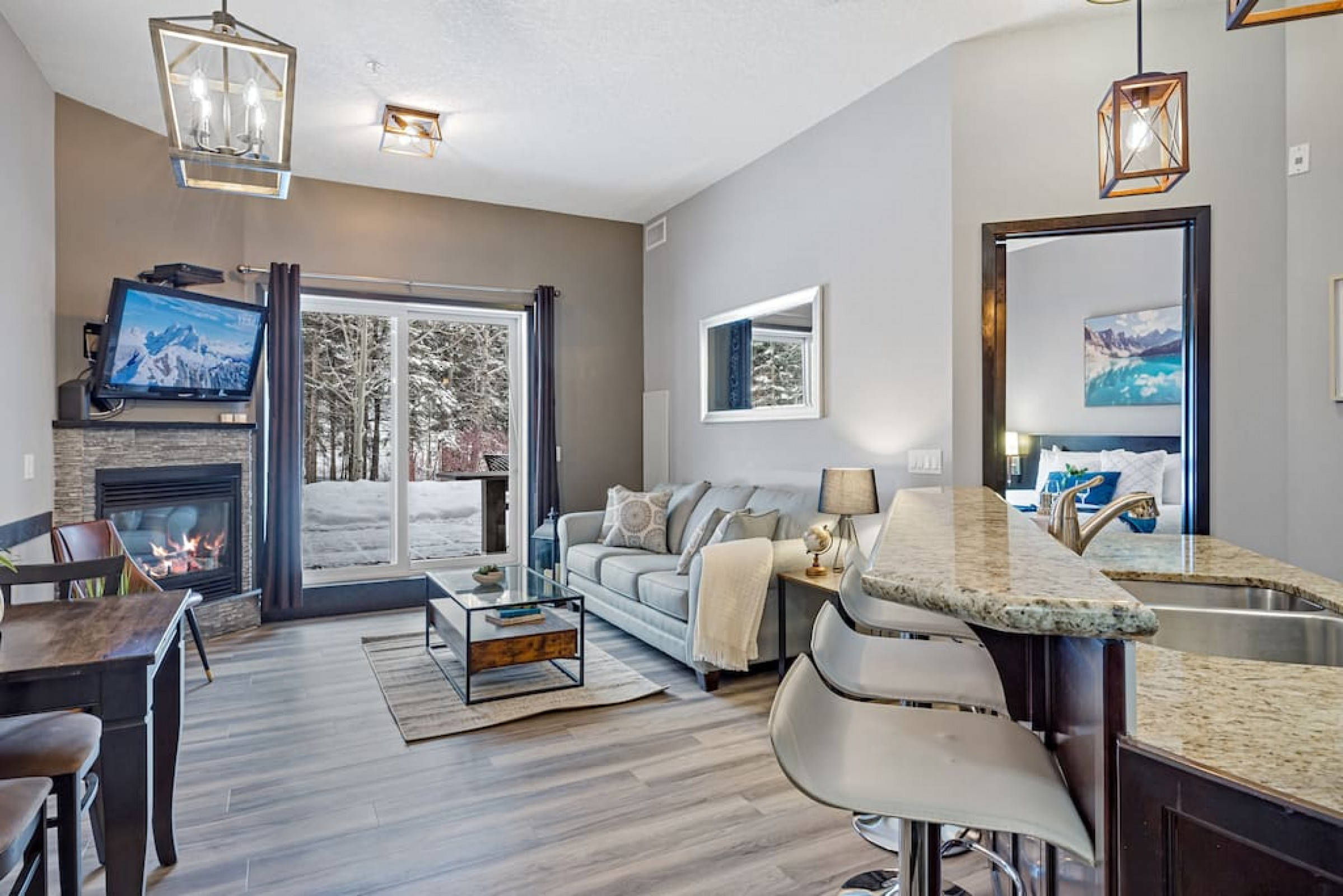 **Charming Unit | Easy Parking | Pool+HotTub **, Canmore, Alberta Bed ...