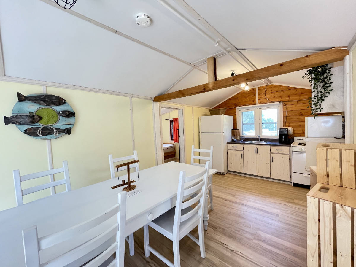 Cottage 4 Catch More Resort, Campbellford, Ontario Bed and Breakfasts