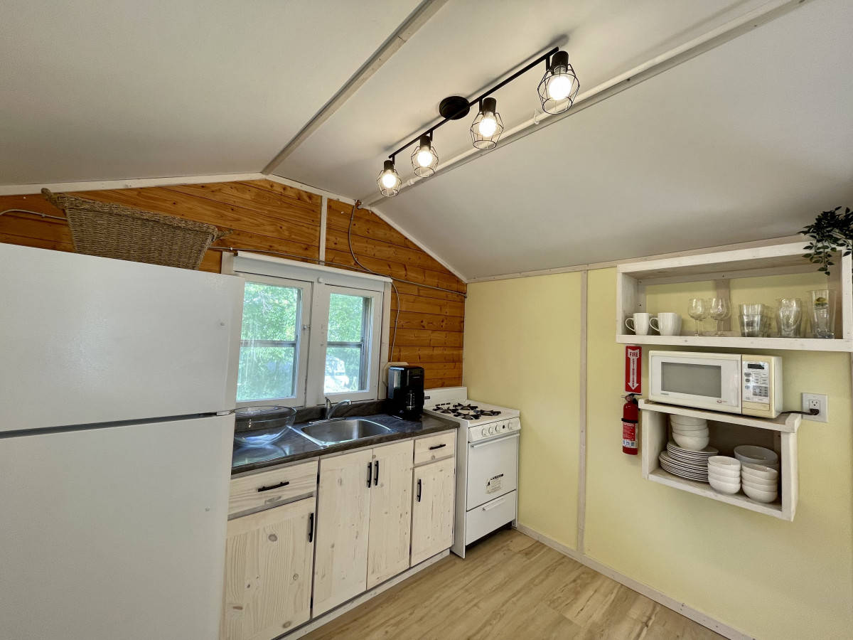 Cottage 4 Catch More Resort, Campbellford, Ontario Bed and Breakfasts