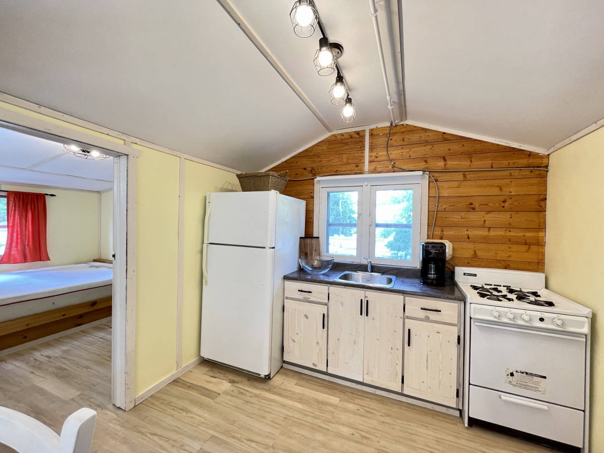 Cottage 4 Catch More Resort, Campbellford, Ontario Bed and Breakfasts