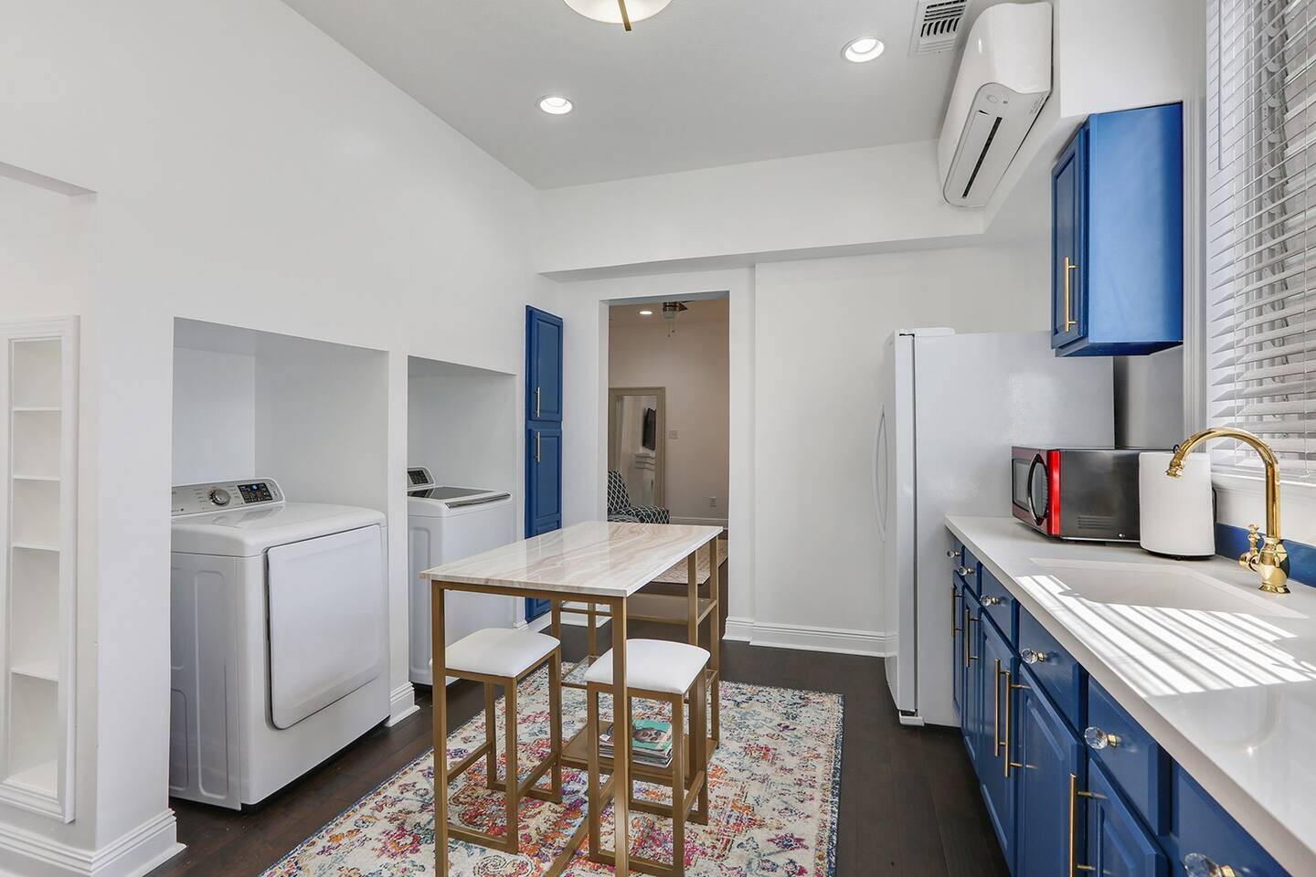 Palais Apartment. Uptown Dreams. Kitchen & Laundry, New Orleans