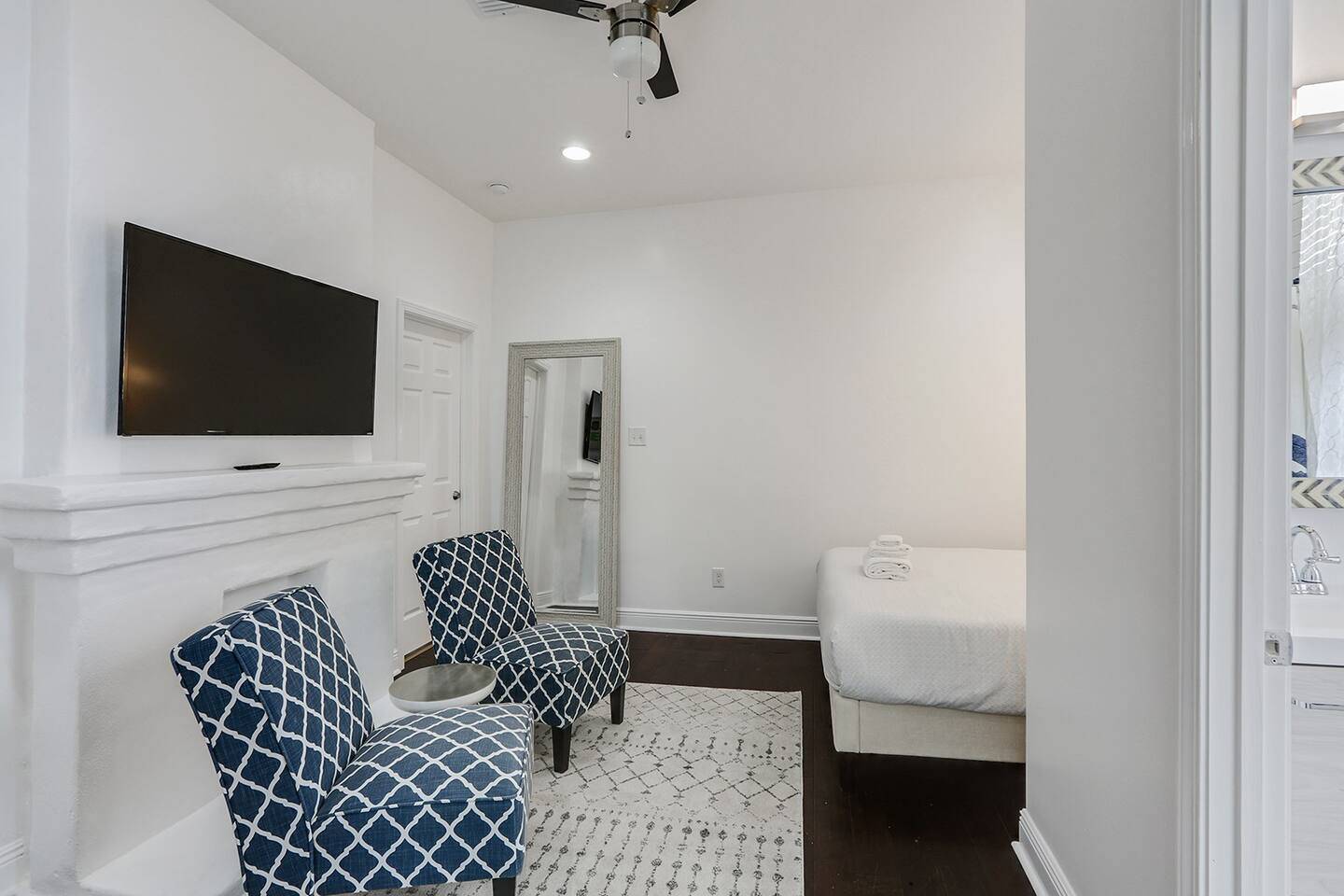 Palais Apartment. Uptown Dreams. Kitchen & Laundry, New Orleans