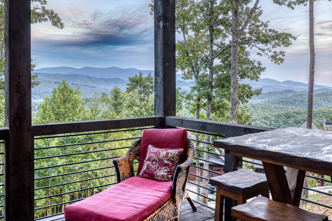 Vantage Point · Blue Ridge Rustic Luxury Mountain Views, Fireplaces, Hot Tub, Game Room, Blue
