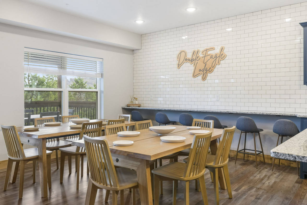 Double Eagle Lodge Luxury Lodge in Branson Cove. Hot Tub & Resort