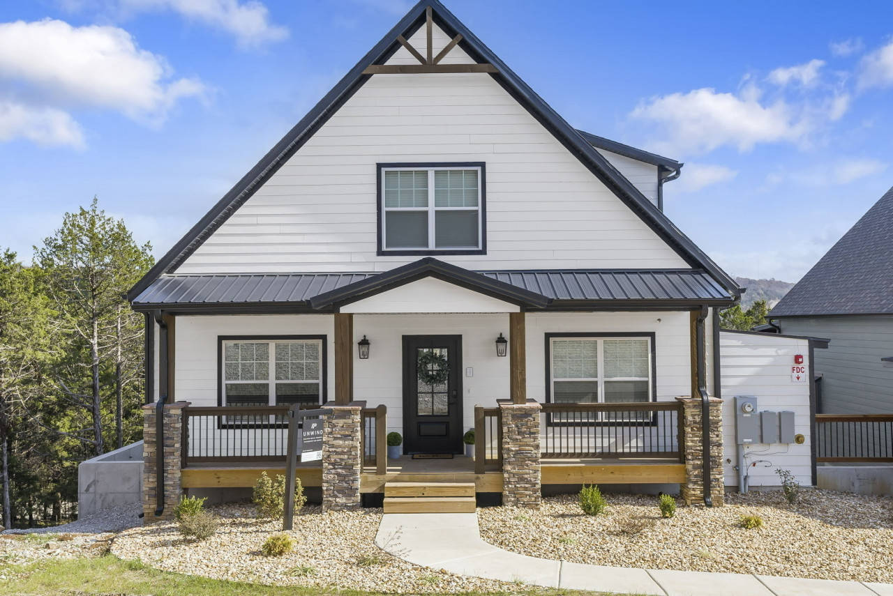 Double Eagle Lodge Luxury Lodge in Branson Cove. Hot Tub & Resort