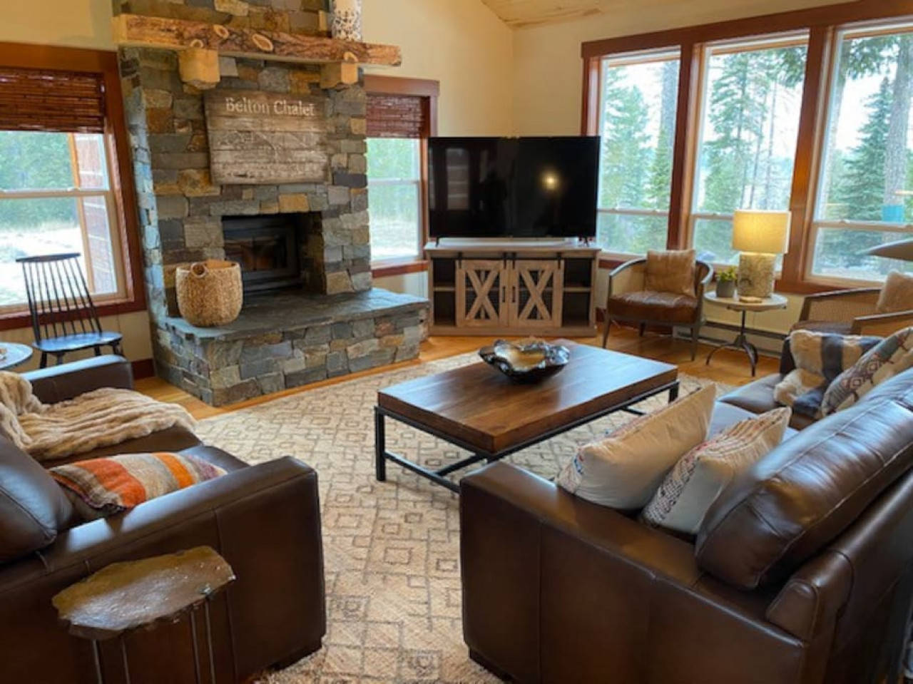 Glorious Montana Haven, Glacier Park view, hot tub, Coram, Montana Bed