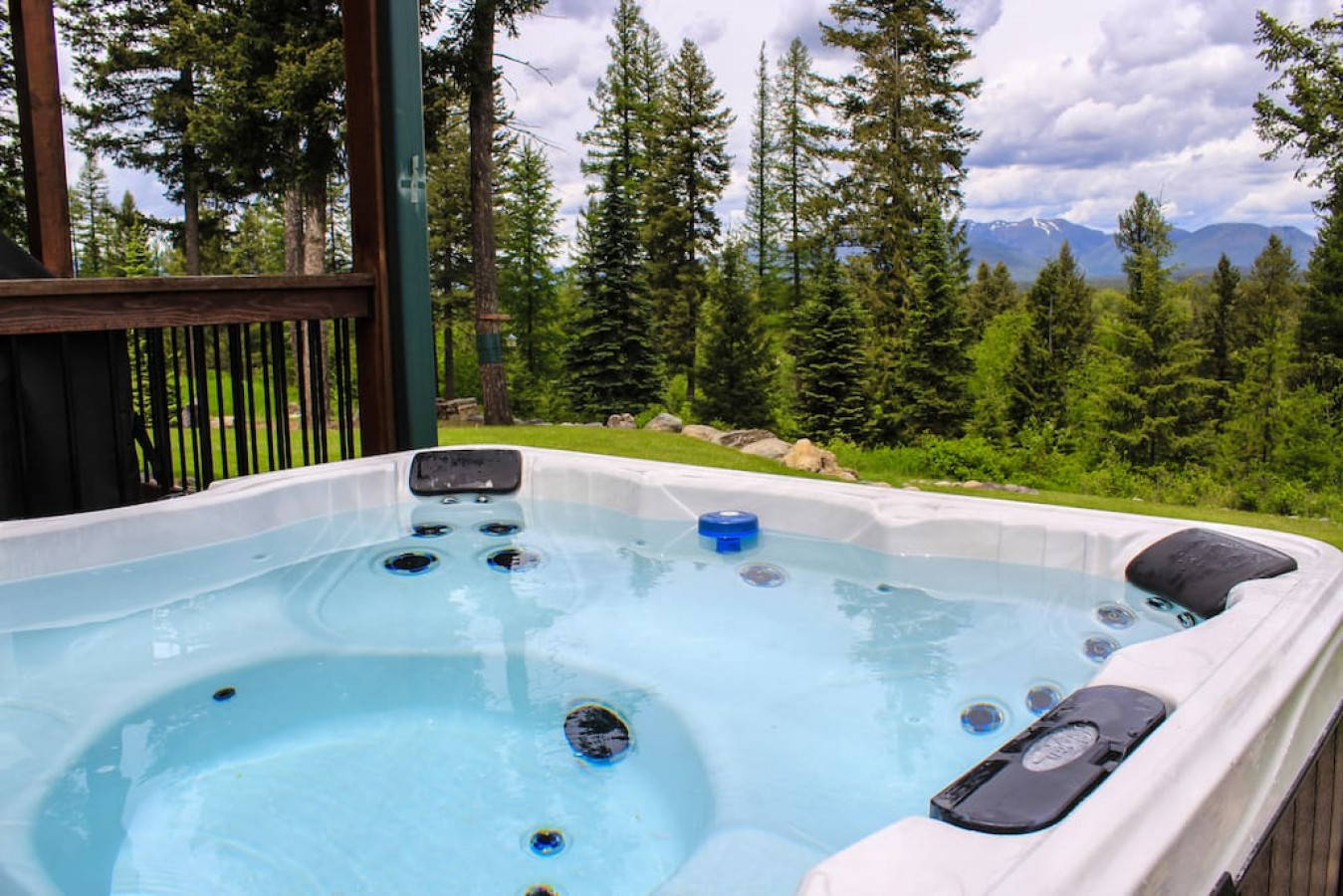 Glorious Montana Haven, Glacier Park view, hot tub, Coram, Montana Bed